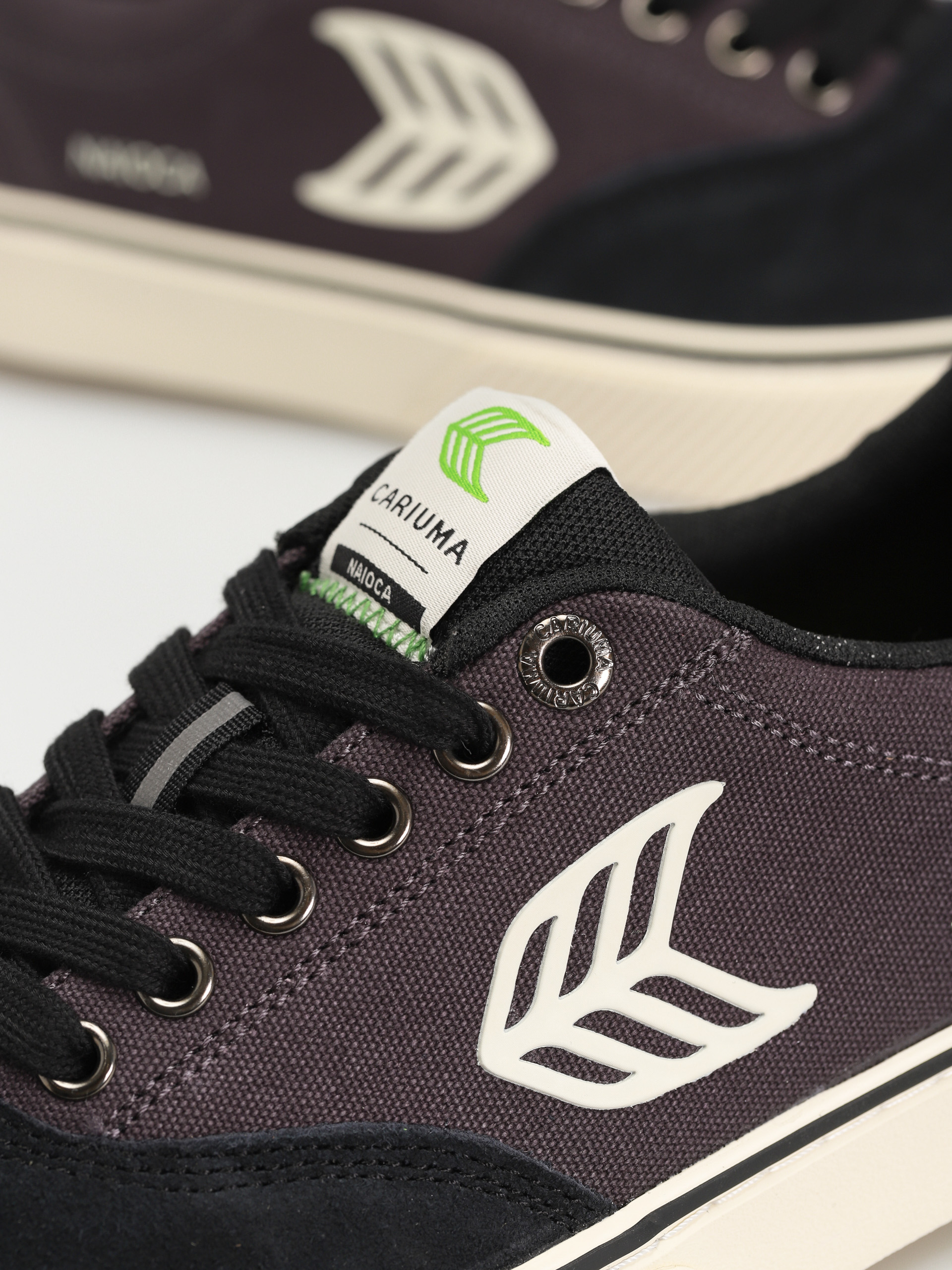 Boty Cariuma Naioca (off black/ivory)