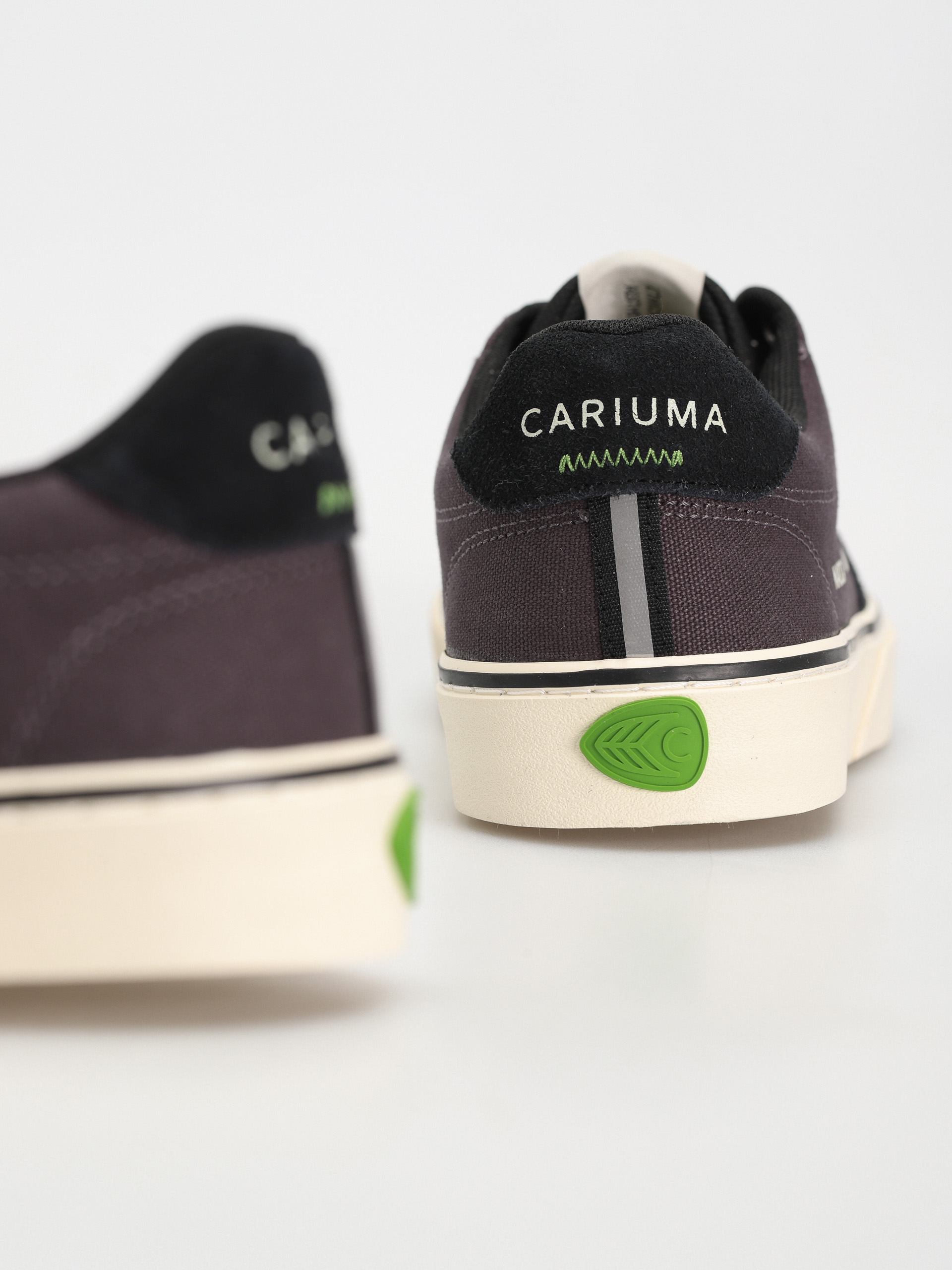 Boty Cariuma Naioca (off black/ivory)