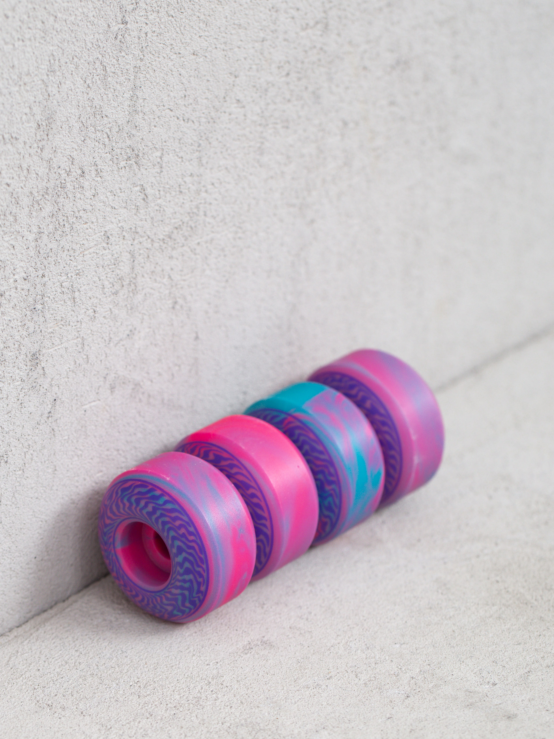 Kolečka Spitfire F4 99D Swirled Classic (teal/pink)