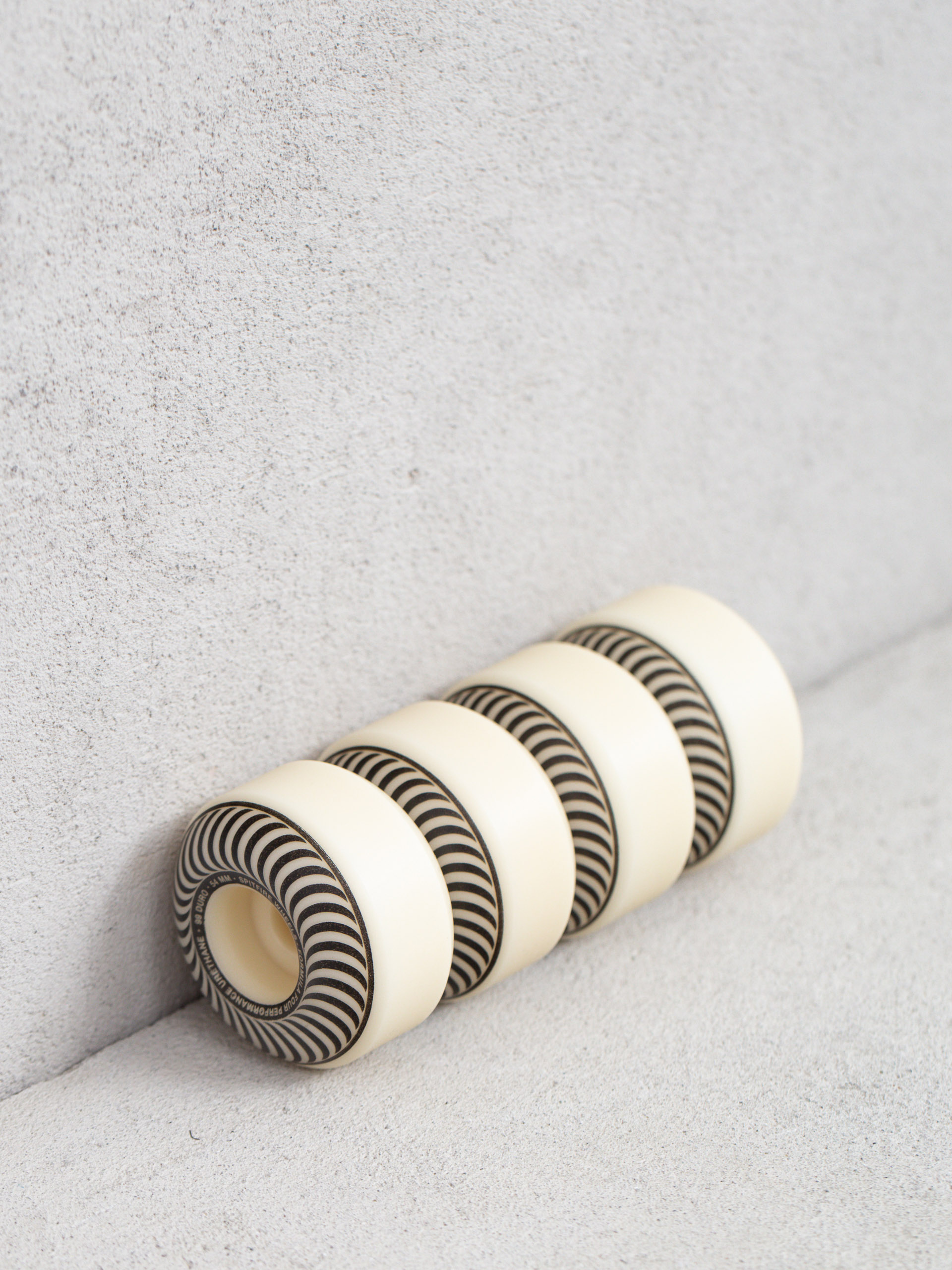 Kolečka Spitfire F4 99D Glow Classic (white/silver)