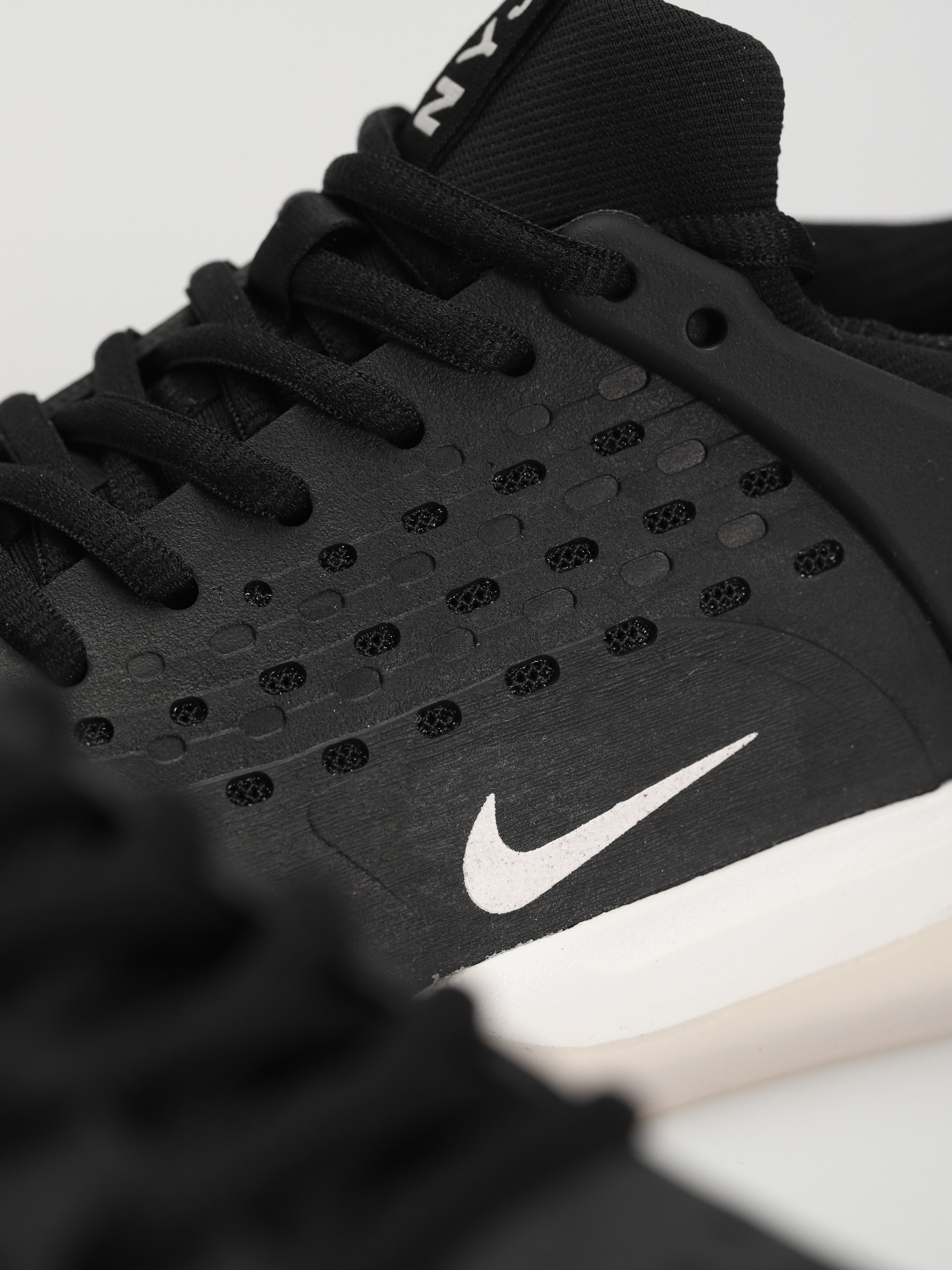 Boty Nike SB Nyjah 3 (black/white black summit white)