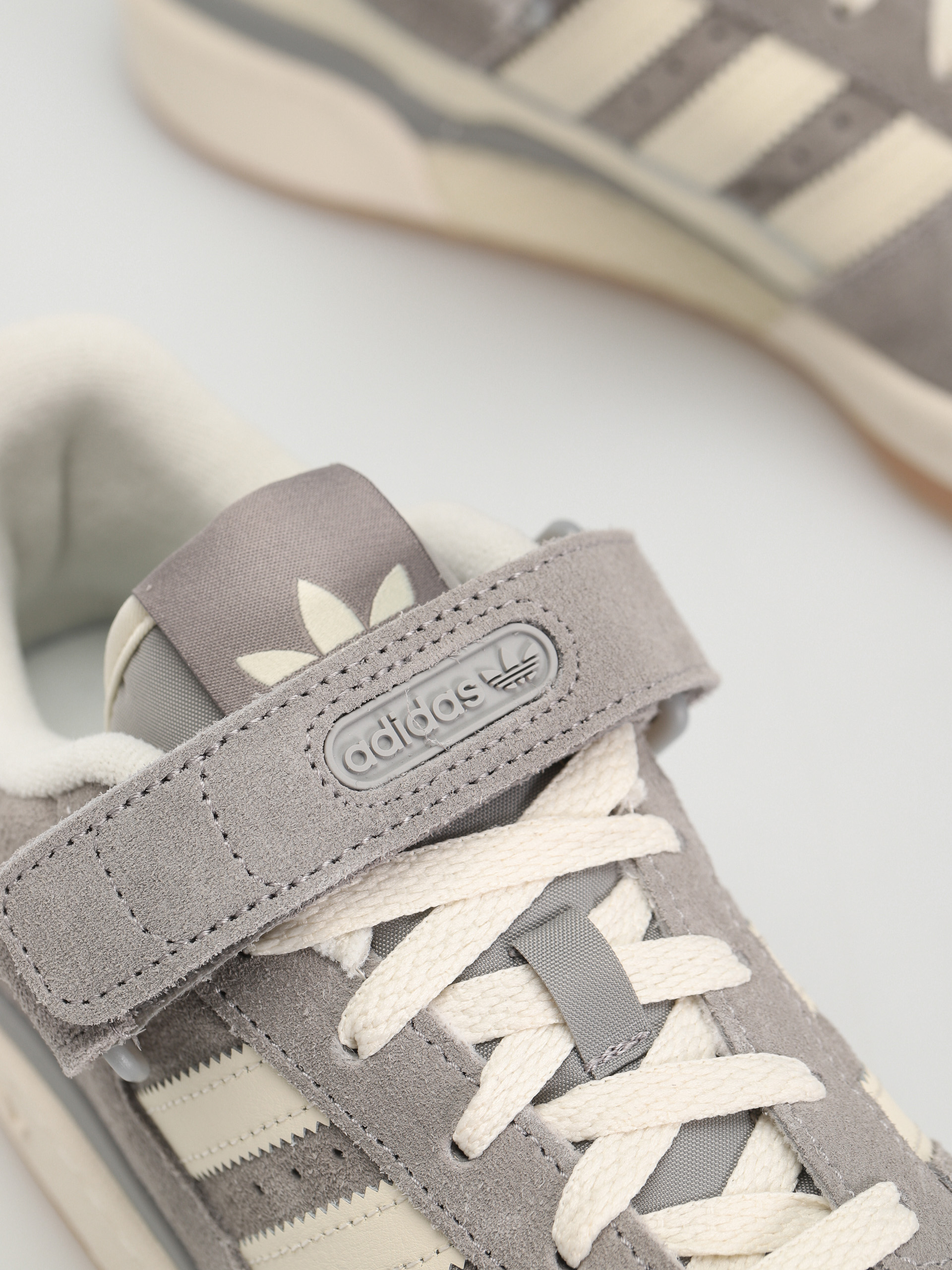 Boty adidas Originals Forum Low (chsogr/cwhite/gum3)