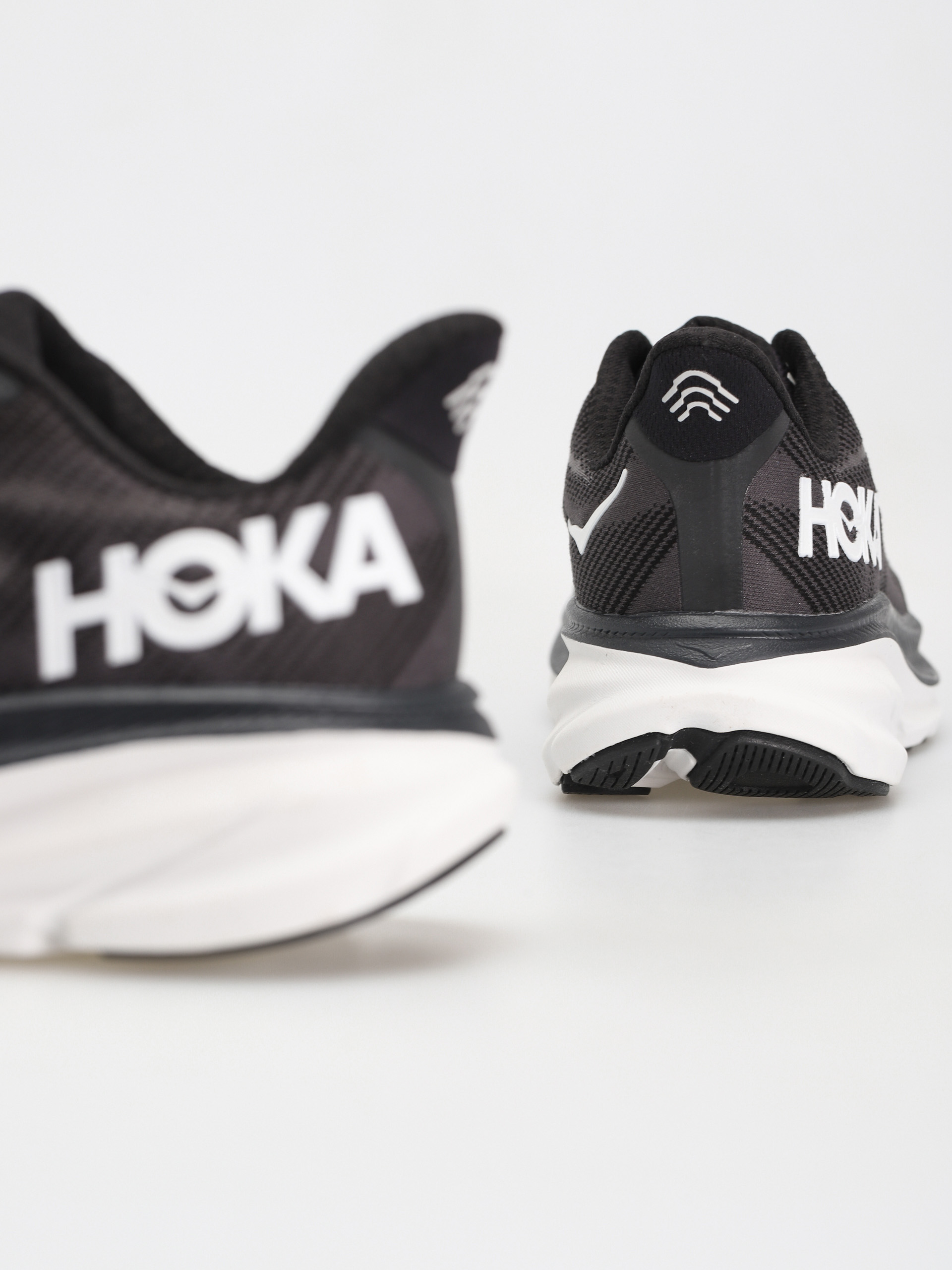 Boty Hoka Clifton 9 (black/white)