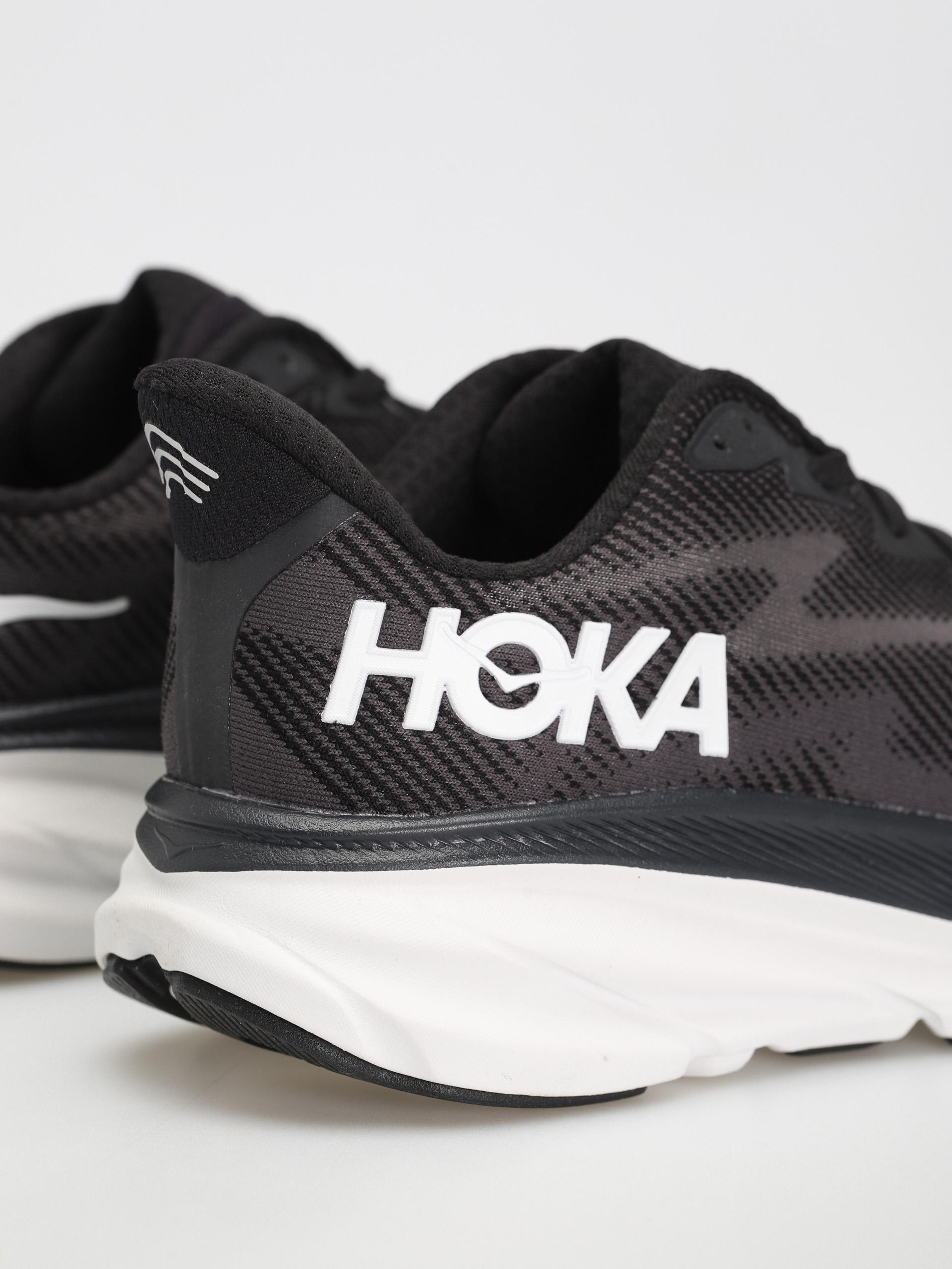 Boty Hoka Clifton 9 (black/white)