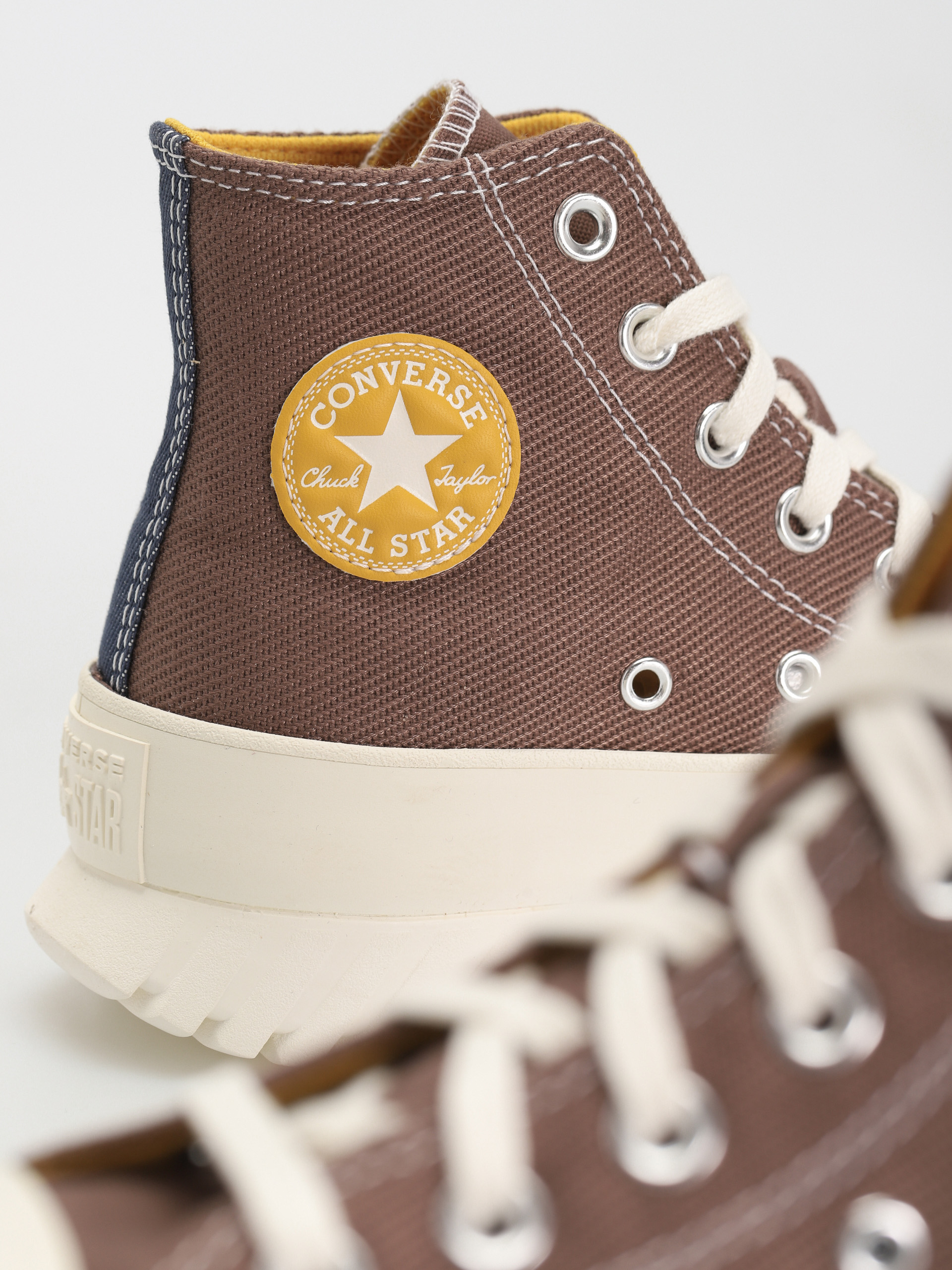 Boty Converse Chuck Taylor All Star Lugged 2.0 Hi (squirrel friend)