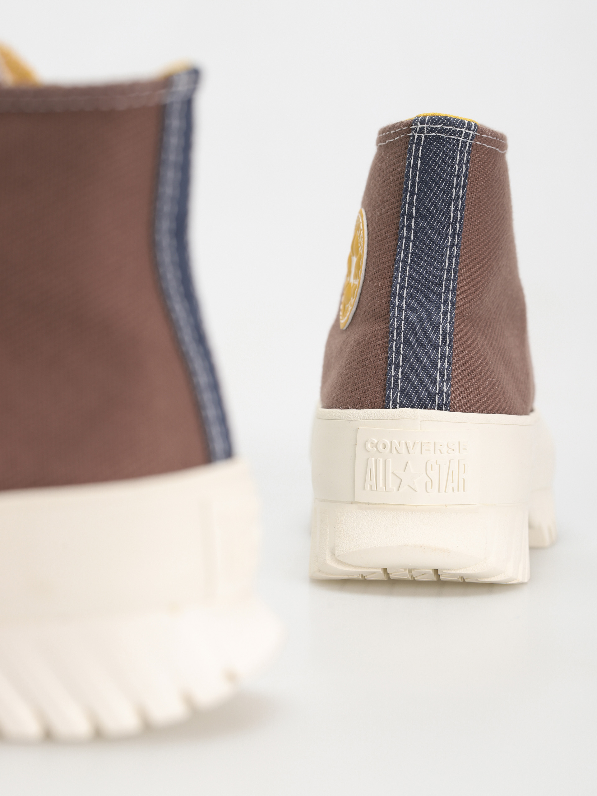 Boty Converse Chuck Taylor All Star Lugged 2.0 Hi (squirrel friend)