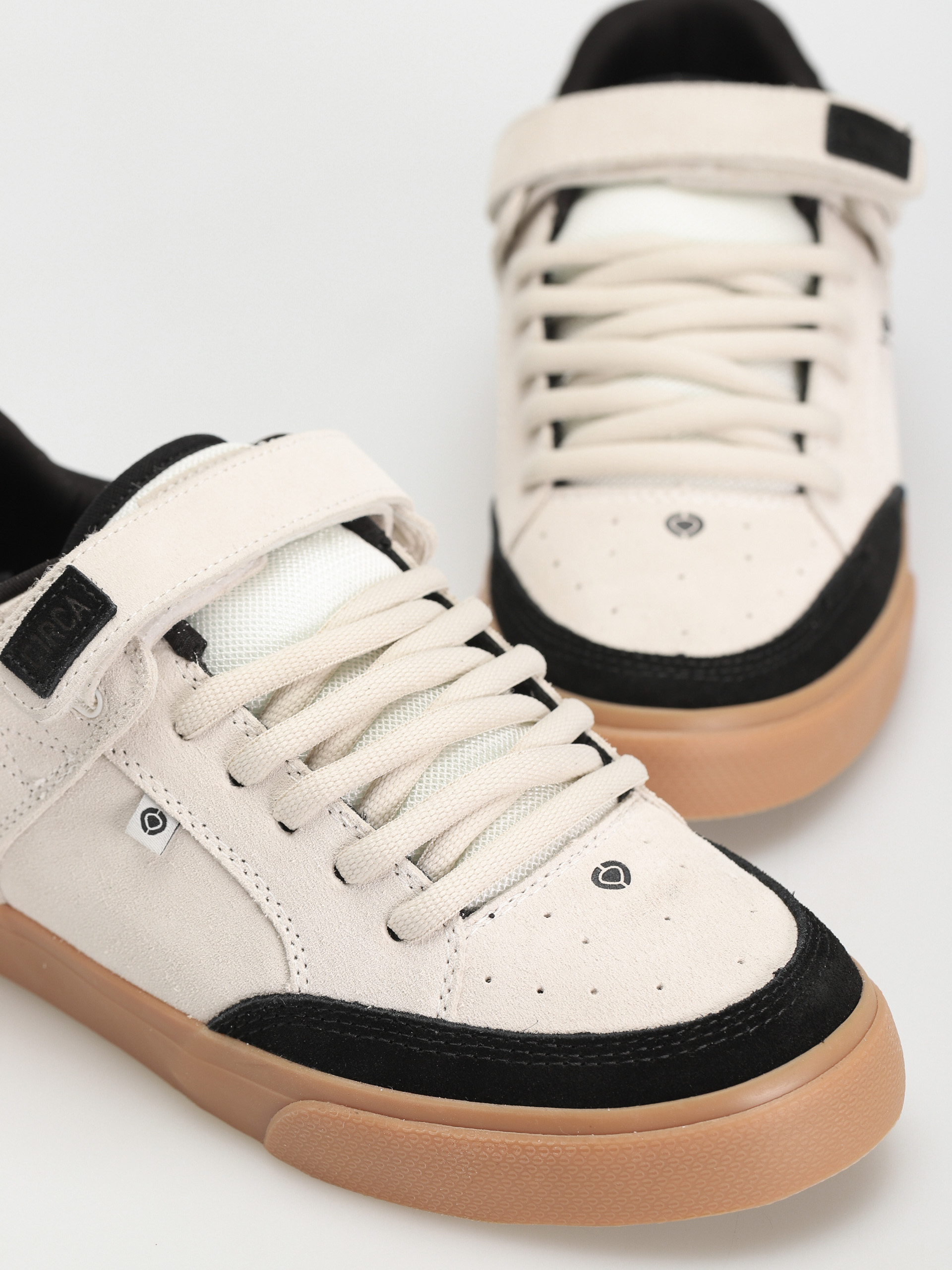 Boty Circa 205 Vulc (gardenia black/gum)