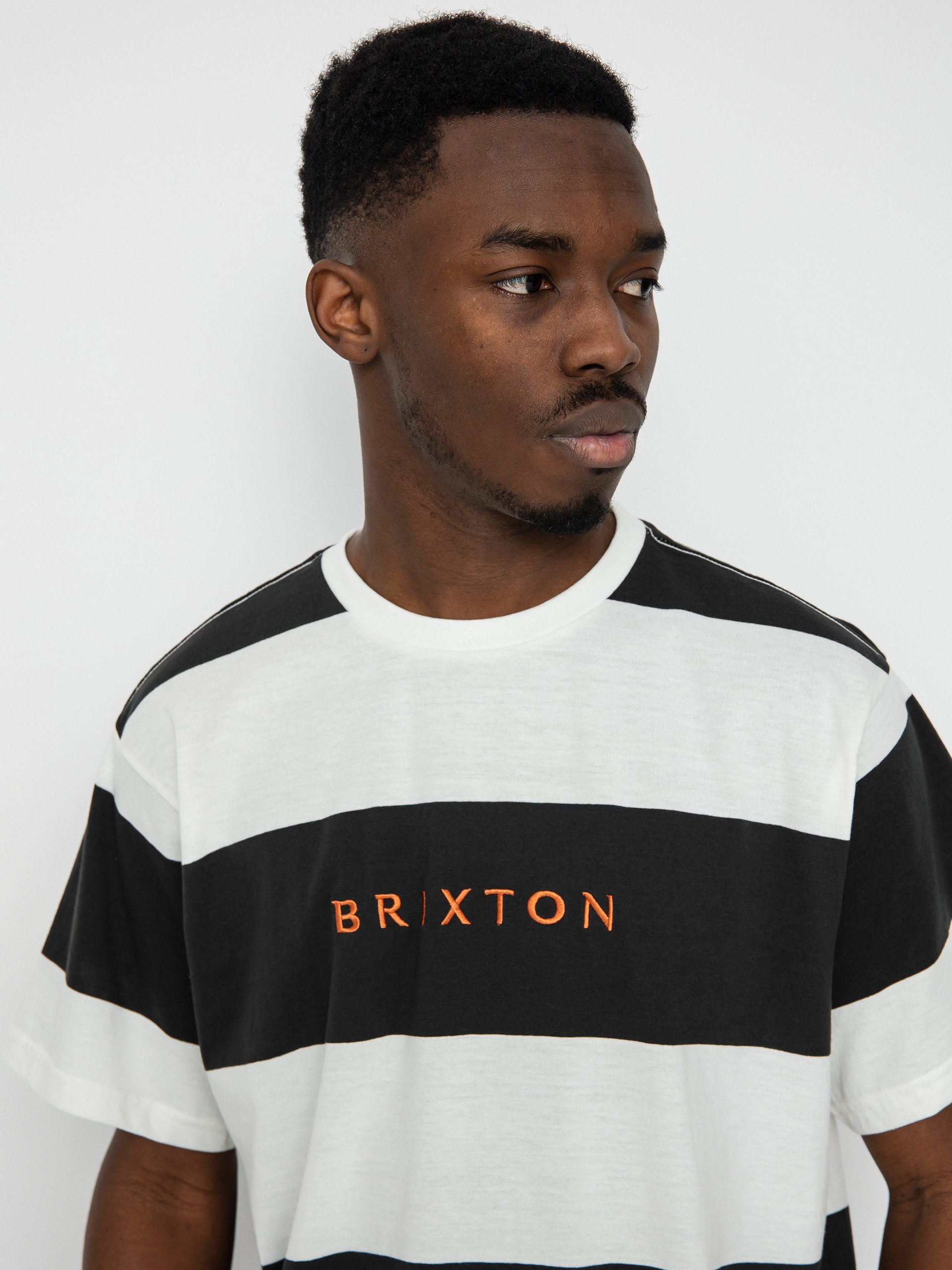 Tričko Brixton Hilt Alpha Line (off white/washed black/paradis)