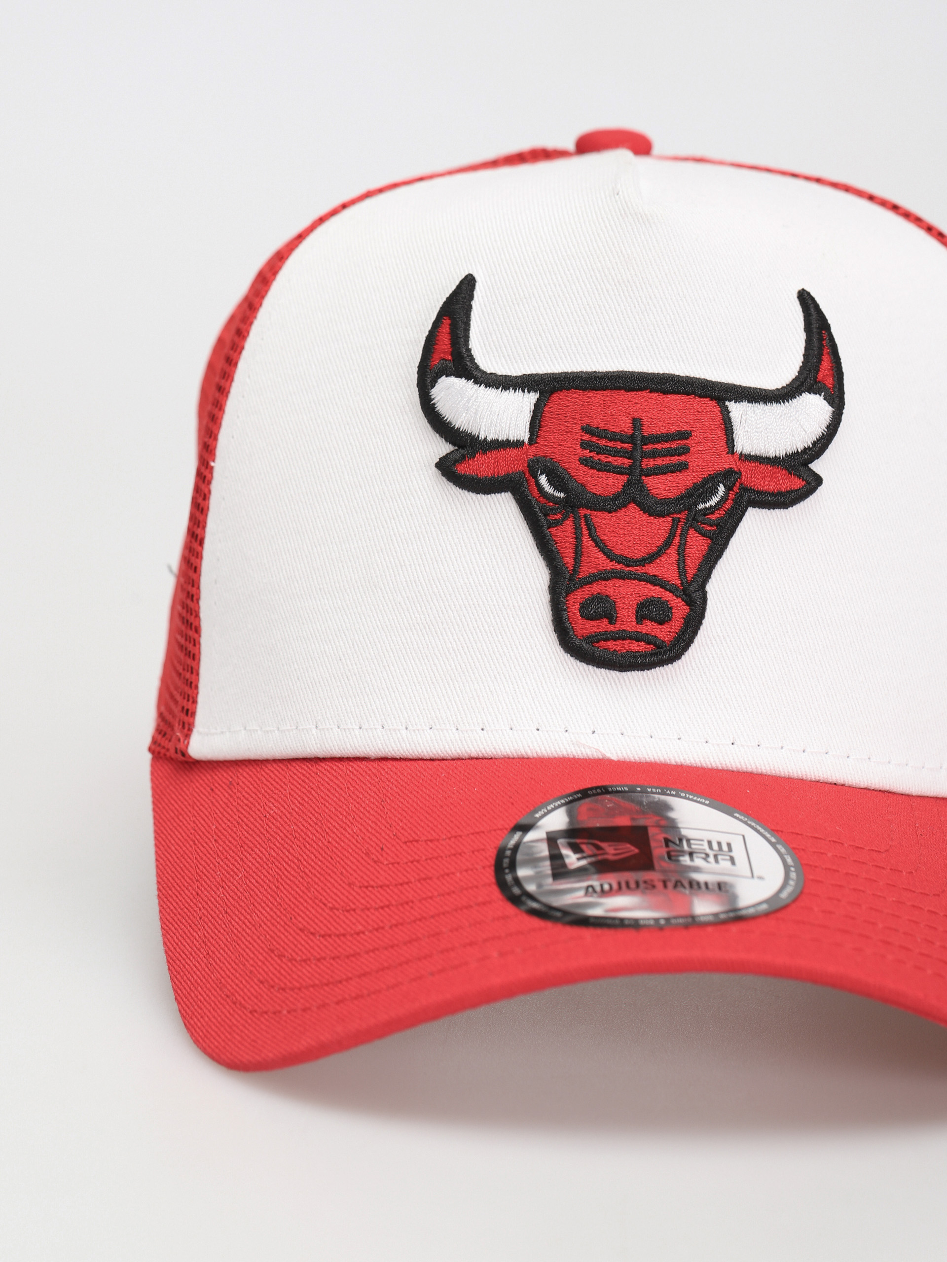 Kšiltovka  New Era Team Colour Block Trucker Chicago Bulls (white/red)