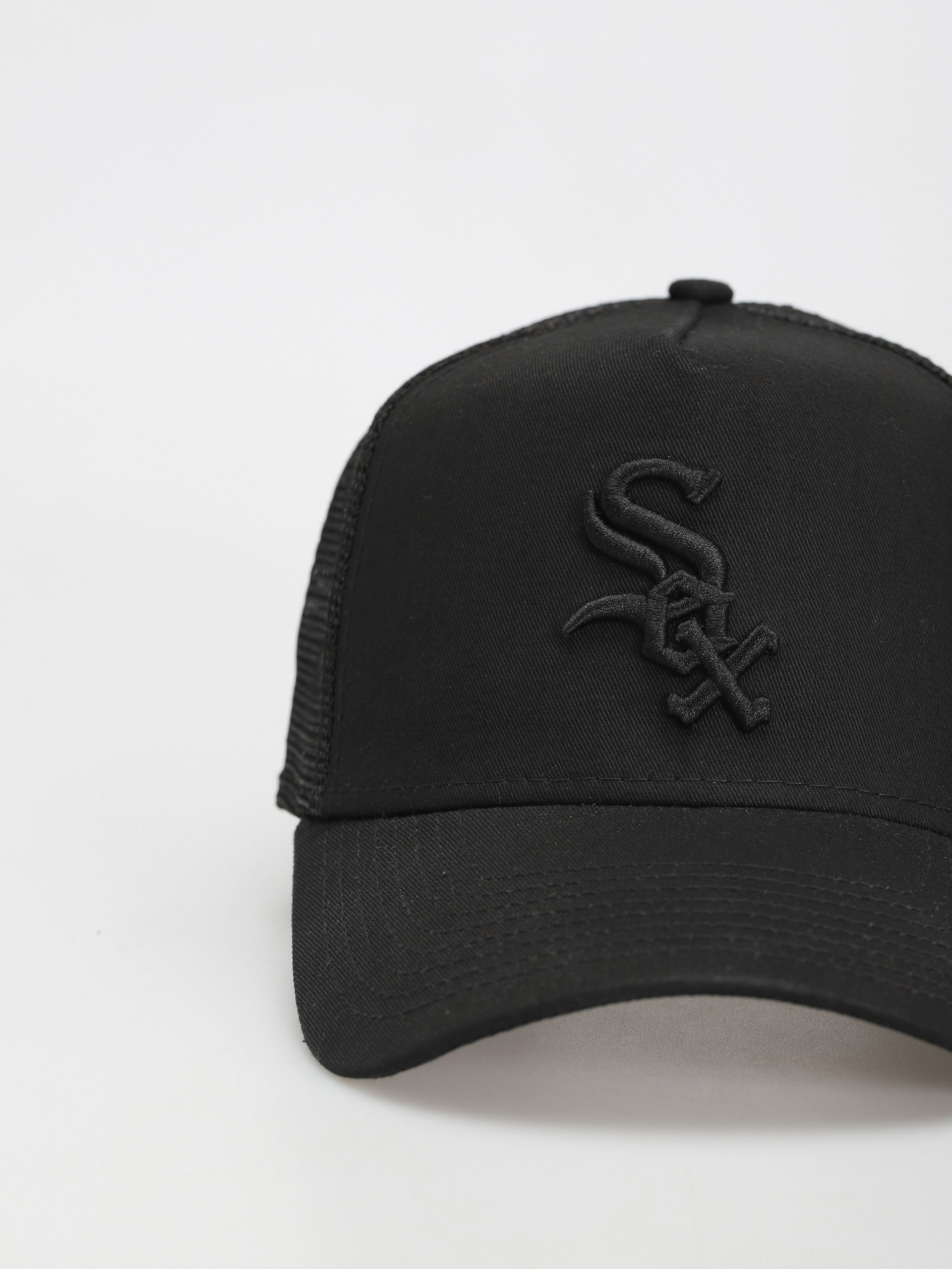 Kšiltovka  New Era Tonal Mesh Trucker Chicago White Sox (black)