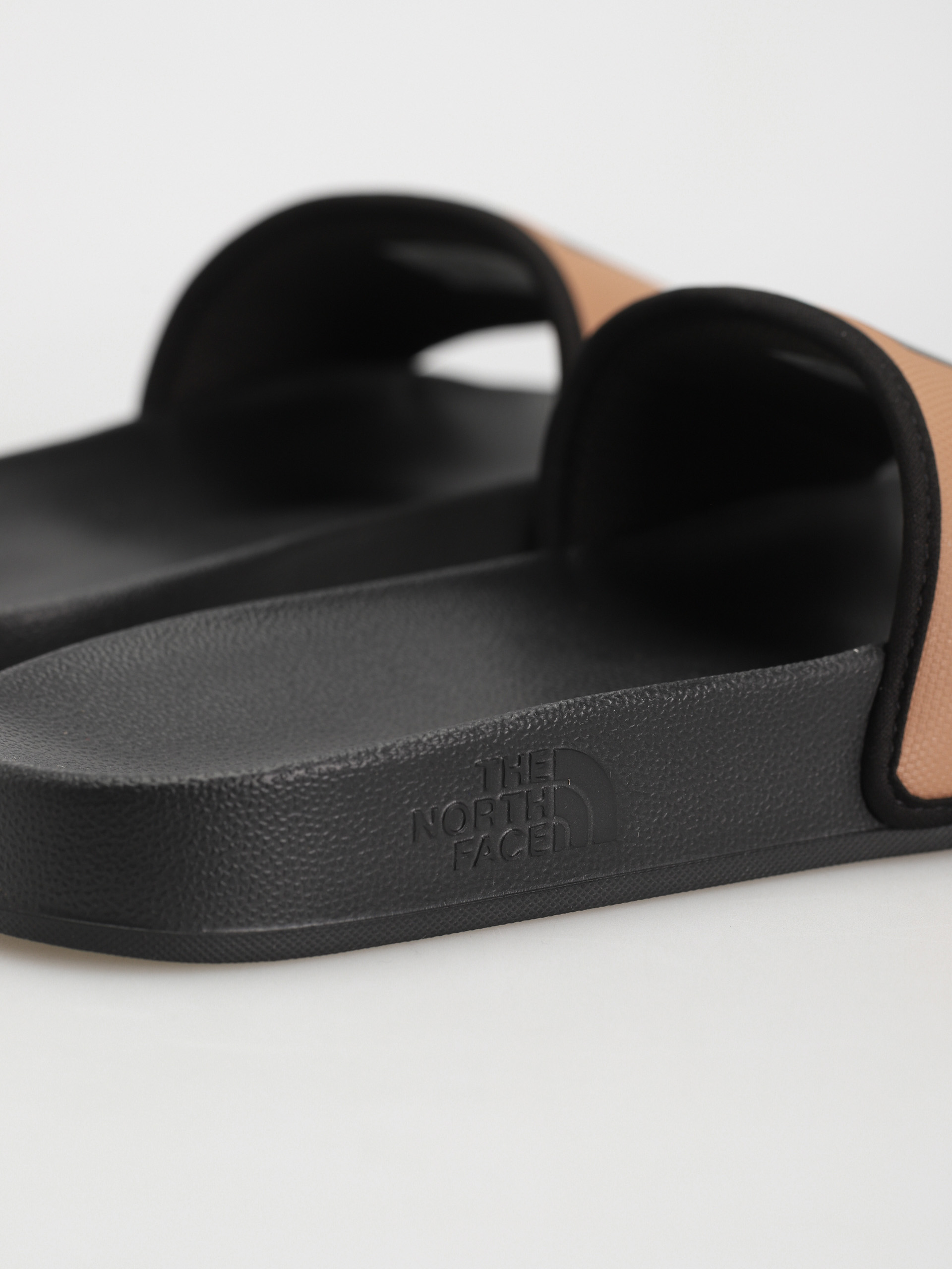 Plážovky The North Face Base Camp Slide III Ltd (tnf black/macchiato brown)