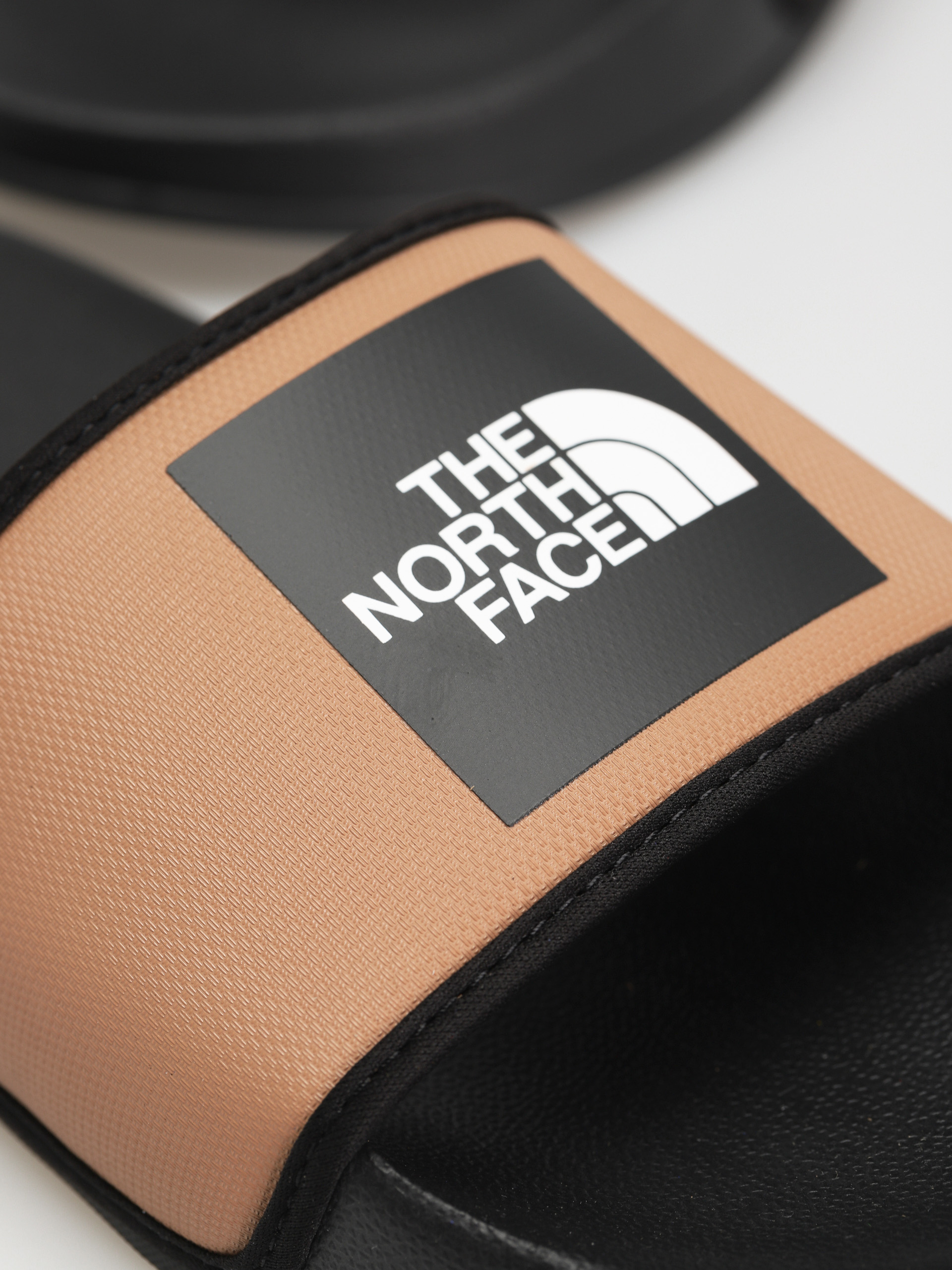 Plážovky The North Face Base Camp Slide III Ltd (tnf black/macchiato brown)