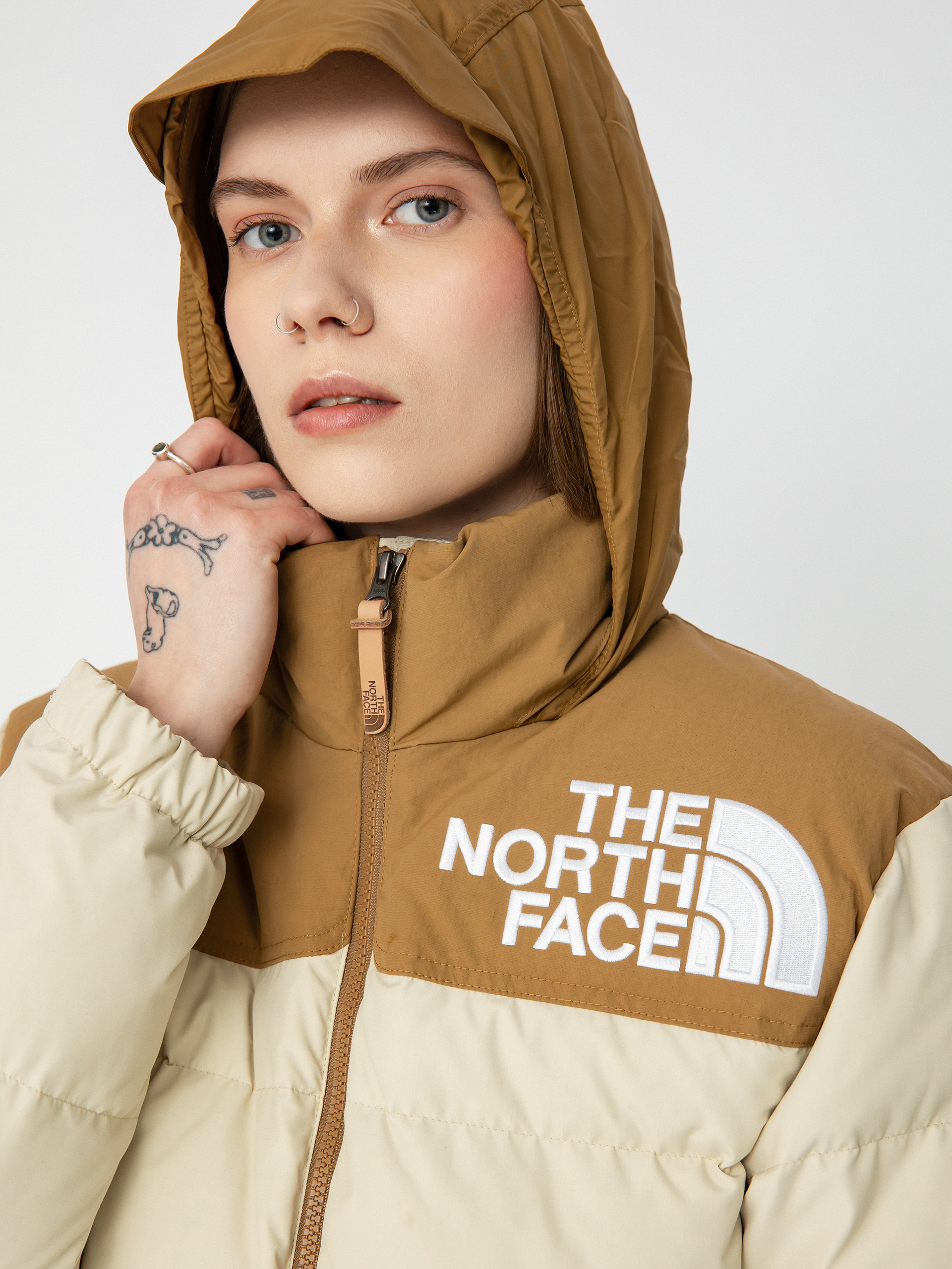 Bunda The North Face 92 Low-Fi Hi-Tek Nuptse Wmn (gravel/utility brown)