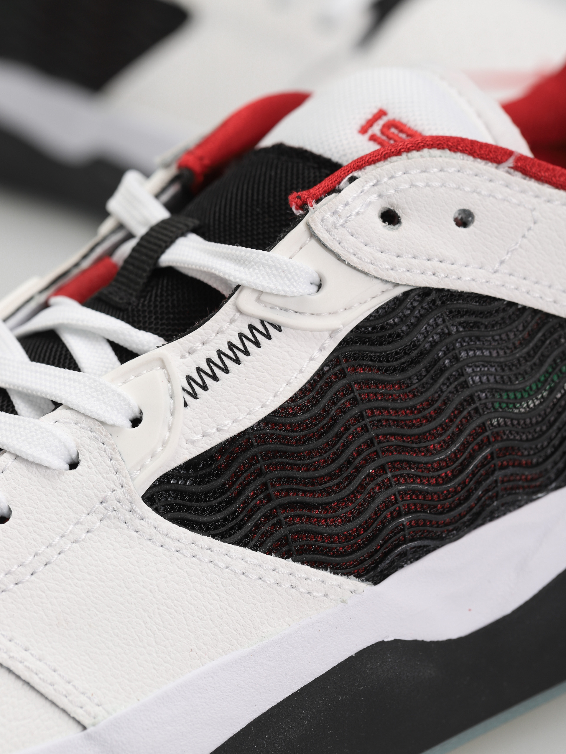 Boty Nike SB Ishod Wair Premium (white/black university red black)