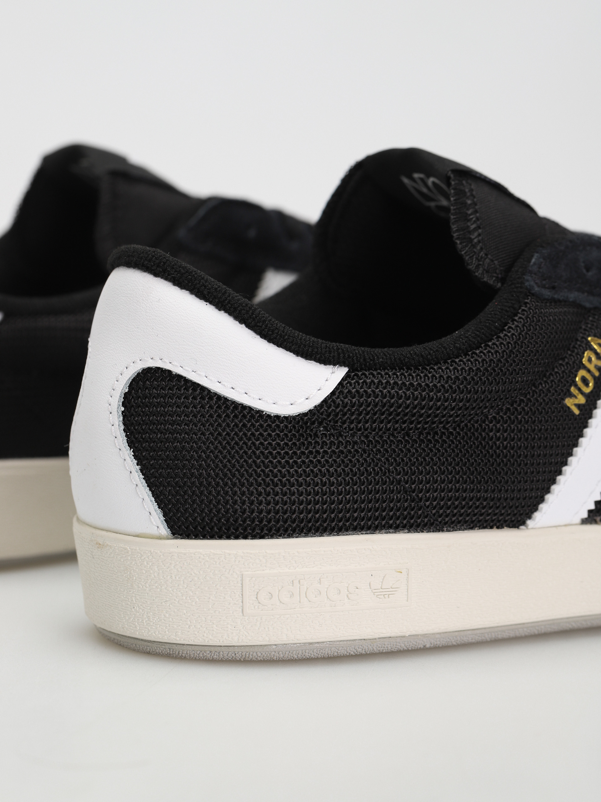 Boty adidas Nora (cblack/ftwwht/gretwo)