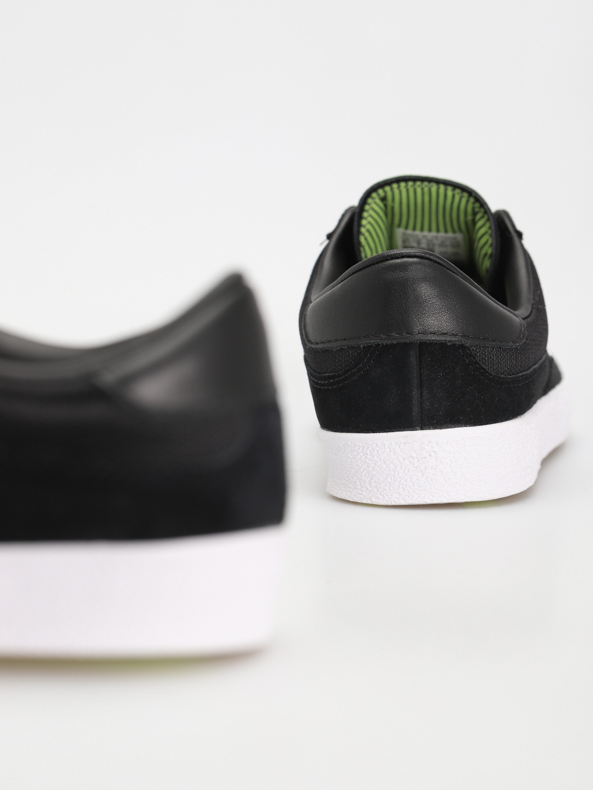 Boty adidas Puig Indoor (cblack/ftwwht/pullim)