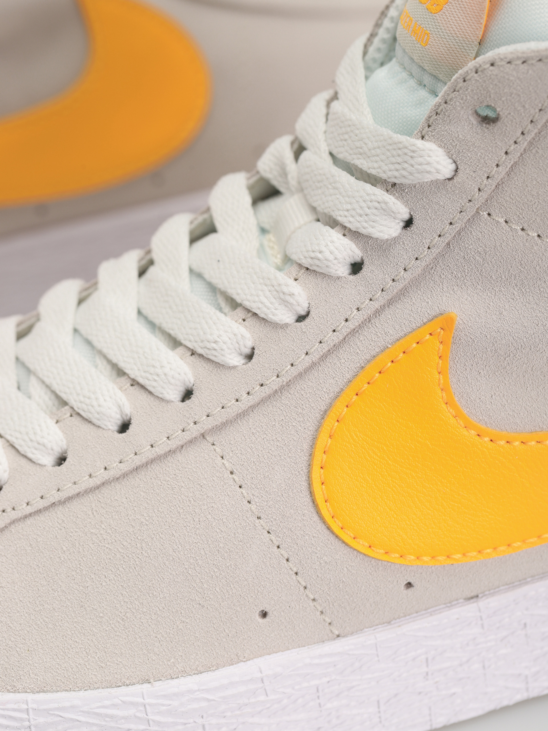 Boty Nike SB Zoom Blazer Mid (summit white/laser orange summit white)