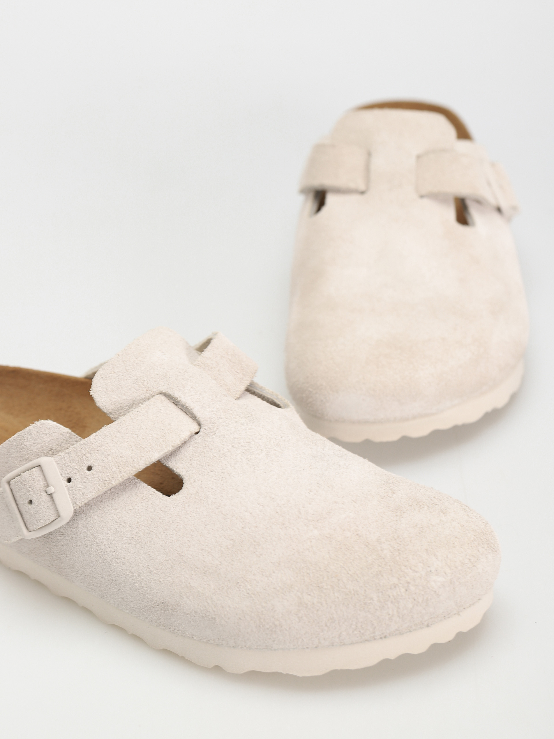 Plážovky Birkenstock Boston Suede Narrow Wmn (modern suede antique white)