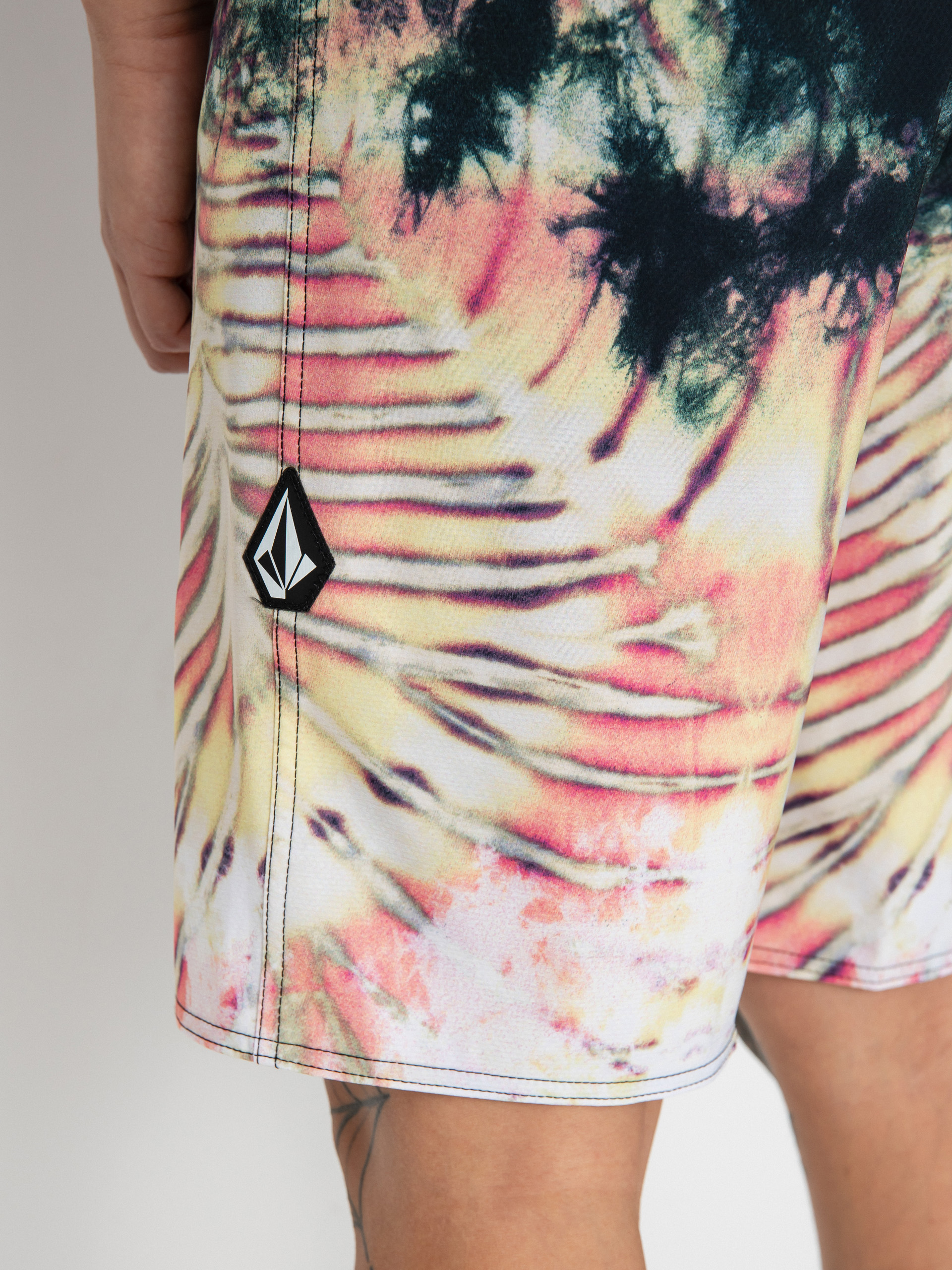 Plážové kraťasy Volcom Mad Wash Mod 19 (whitecap grey)