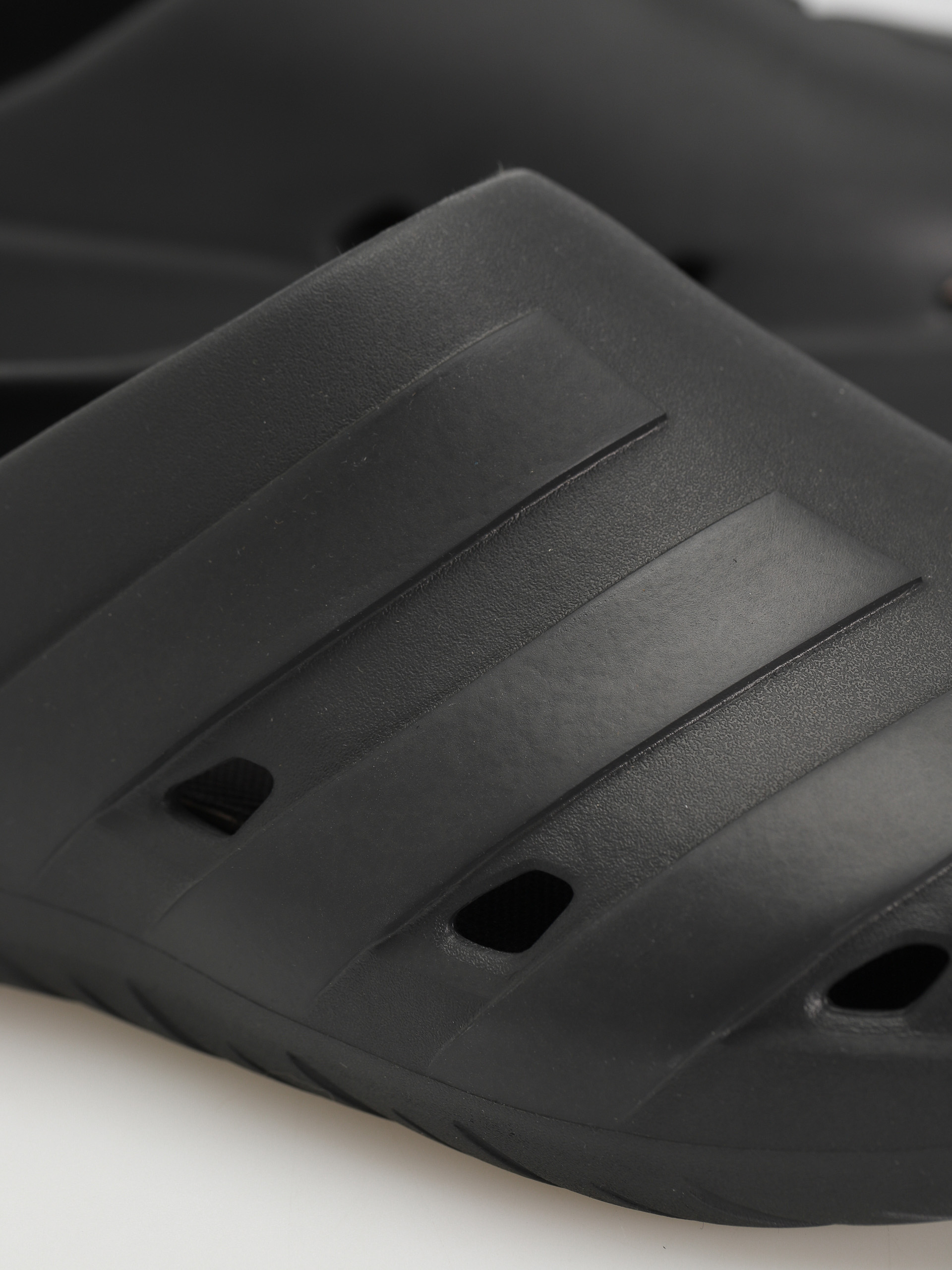 Plážovky adidas Adicane Clog (carbon/carbon/cblack)