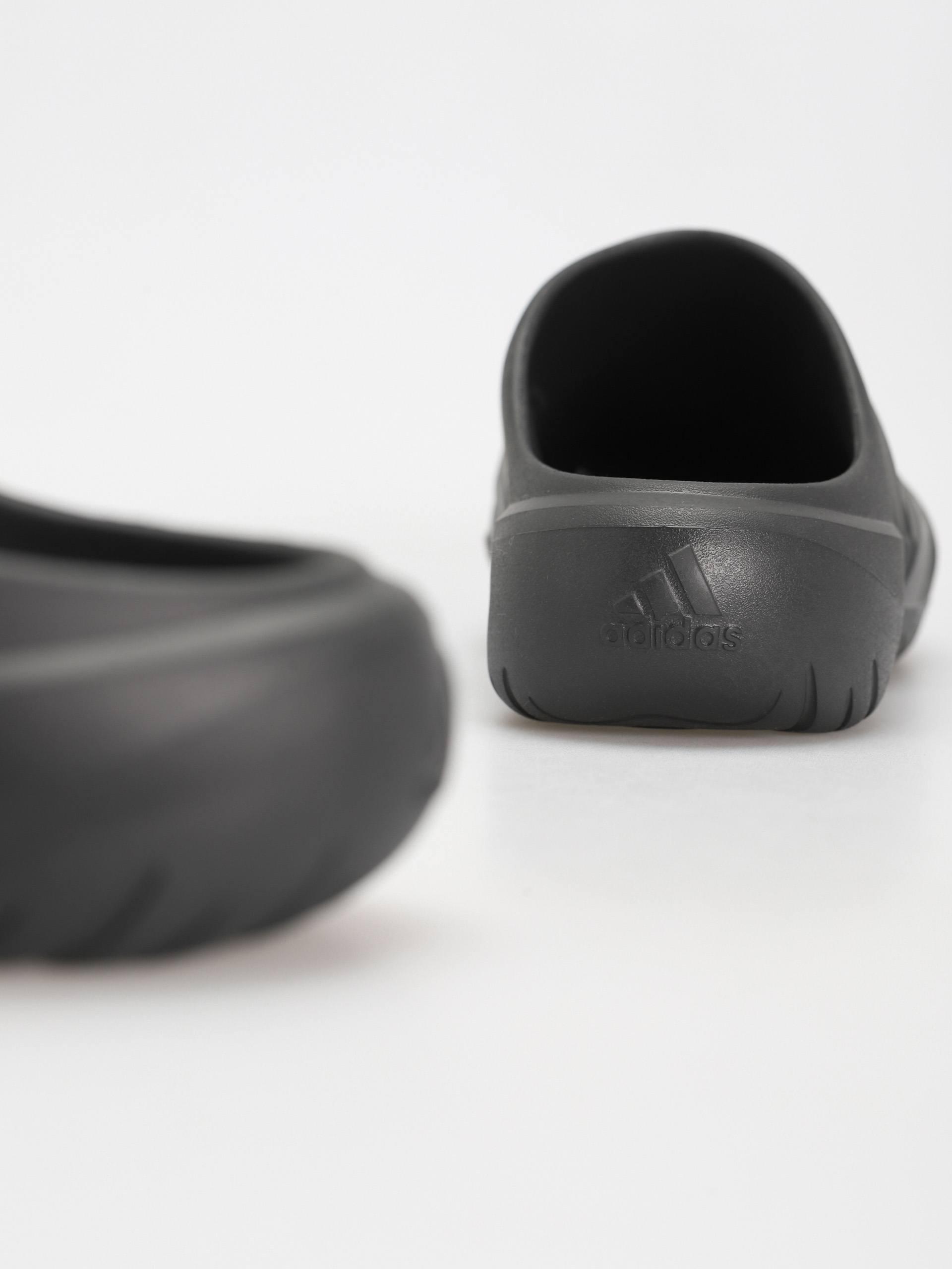 Plážovky adidas Adicane Clog (carbon/carbon/cblack)