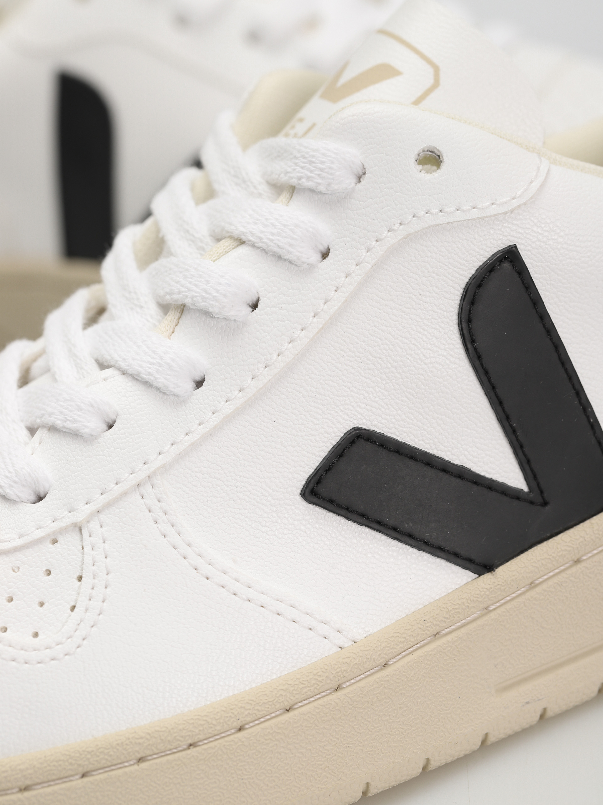 Boty Veja V-10 Wmn (white black)