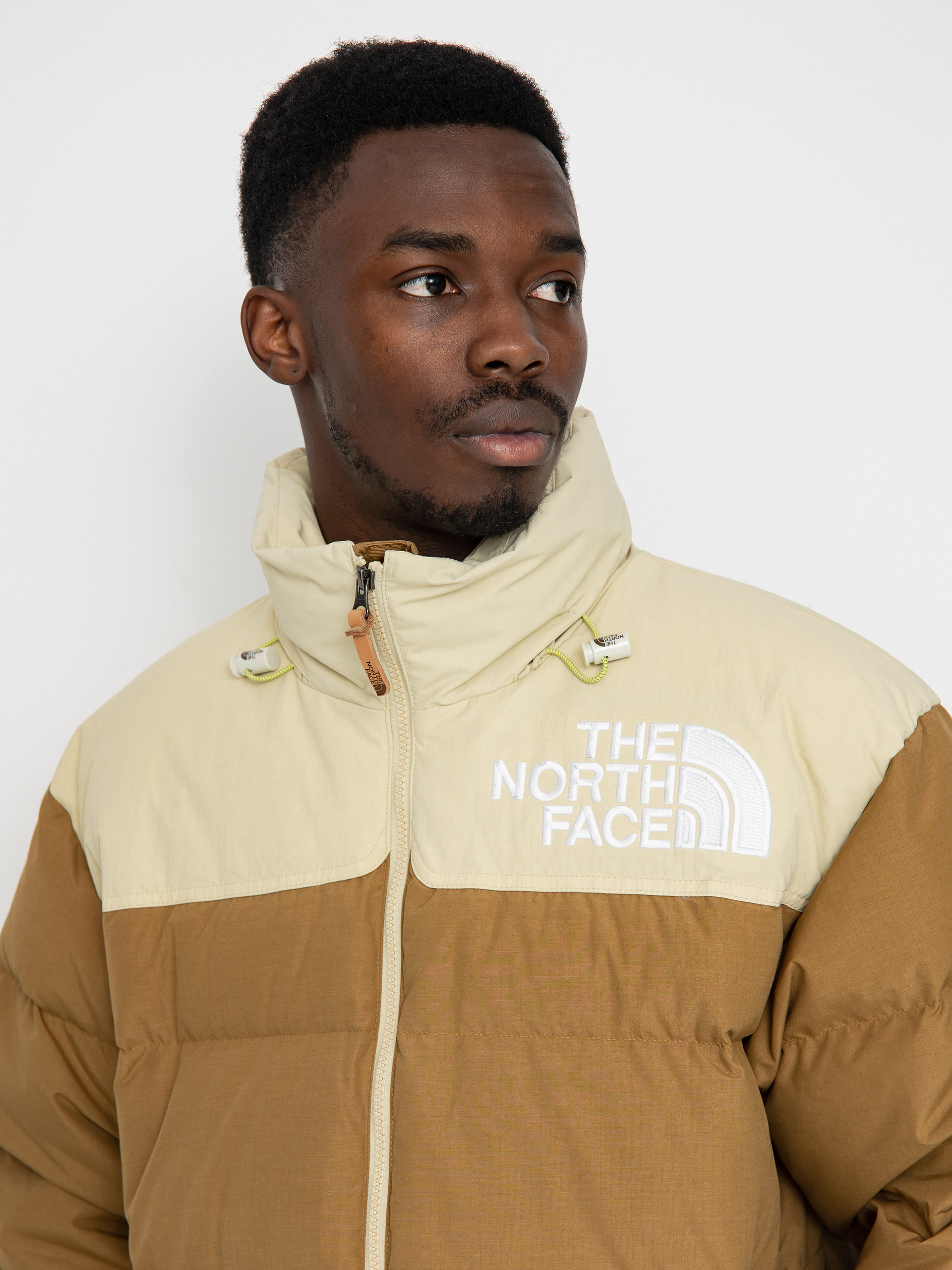 Bunda The North Face 92 Low-Fi Hi-Tek Nuptse (utility brown/gravel)