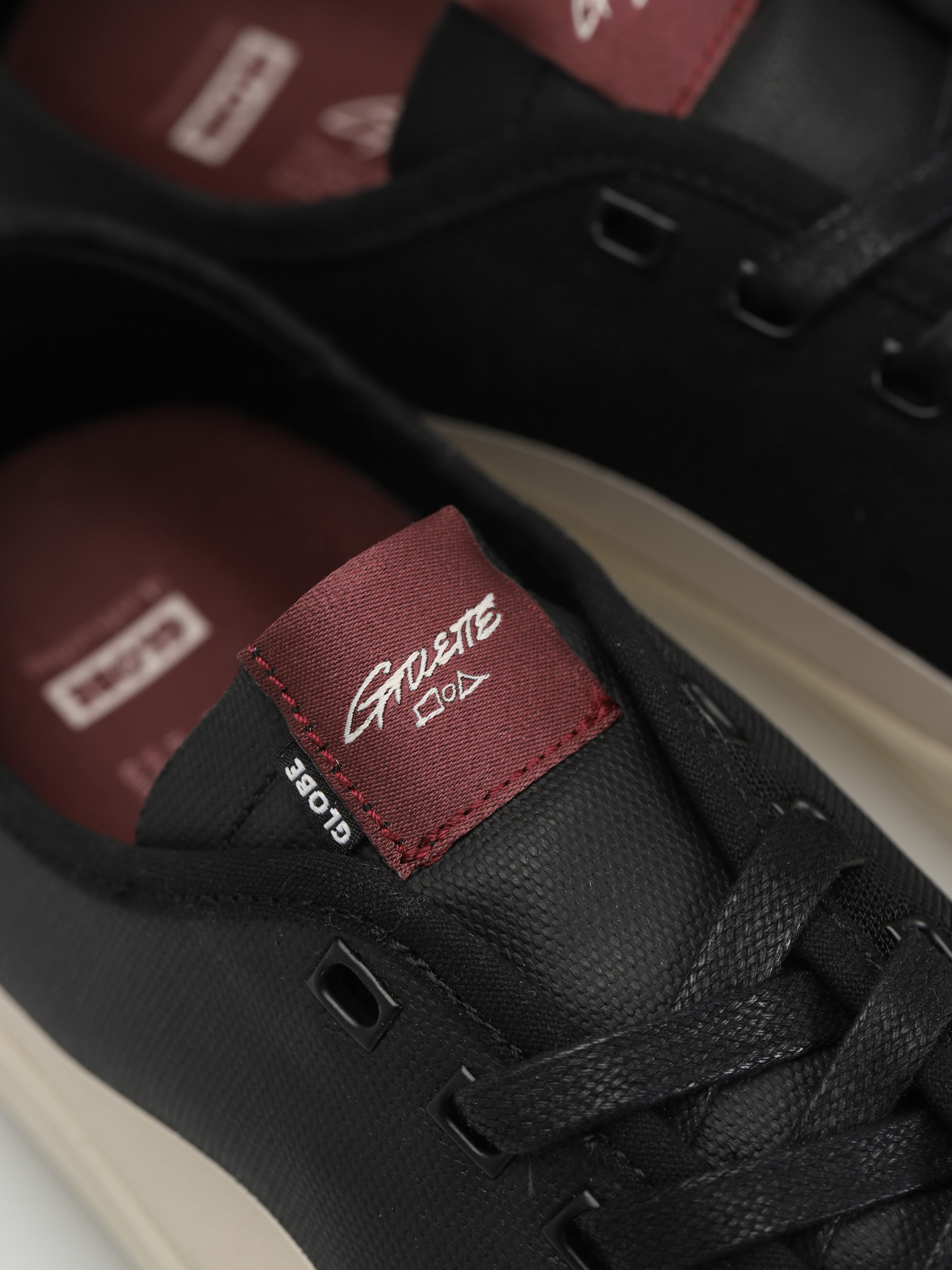 Boty Globe Gillette (black cream)