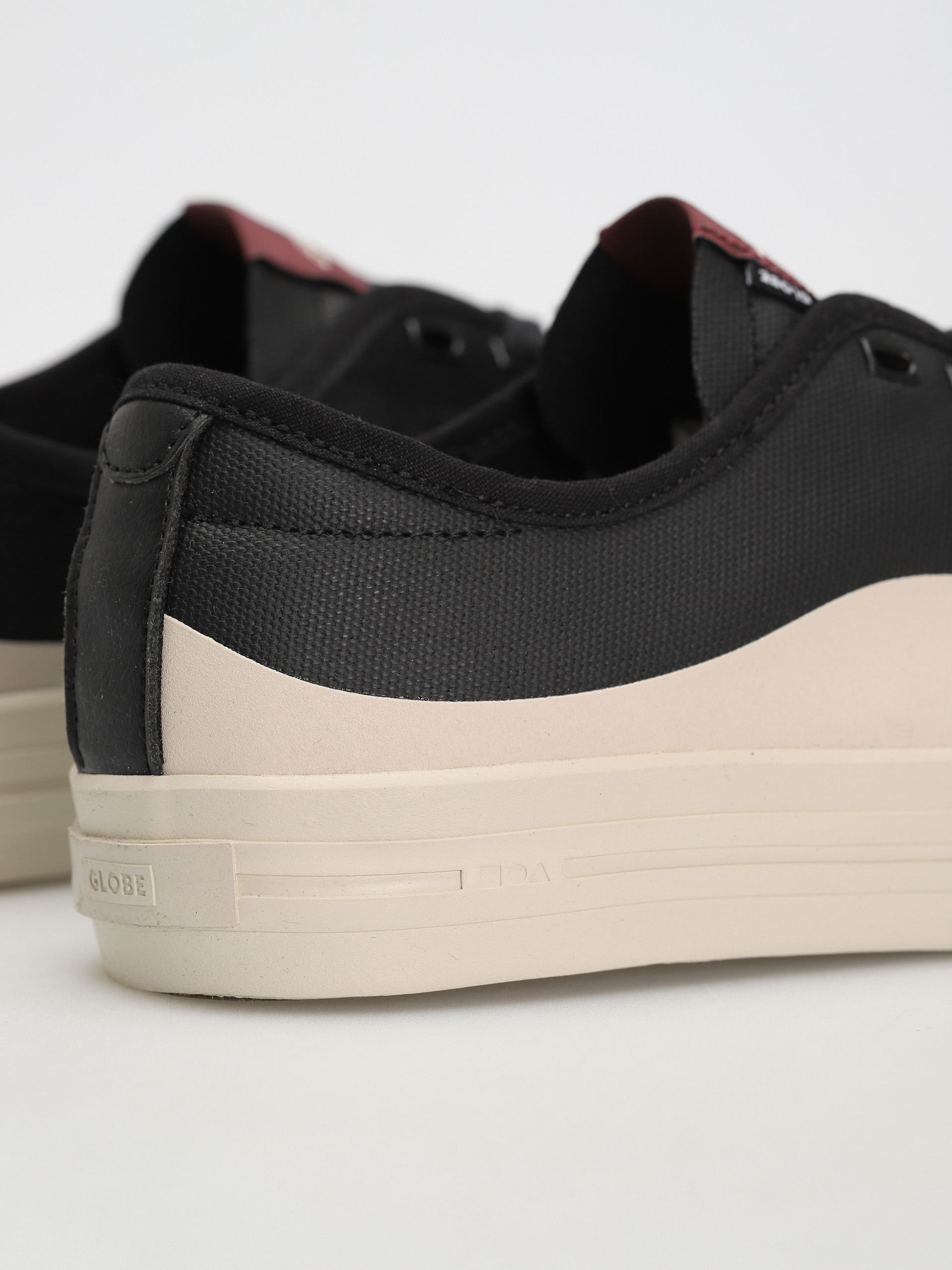 Boty Globe Gillette (black cream)