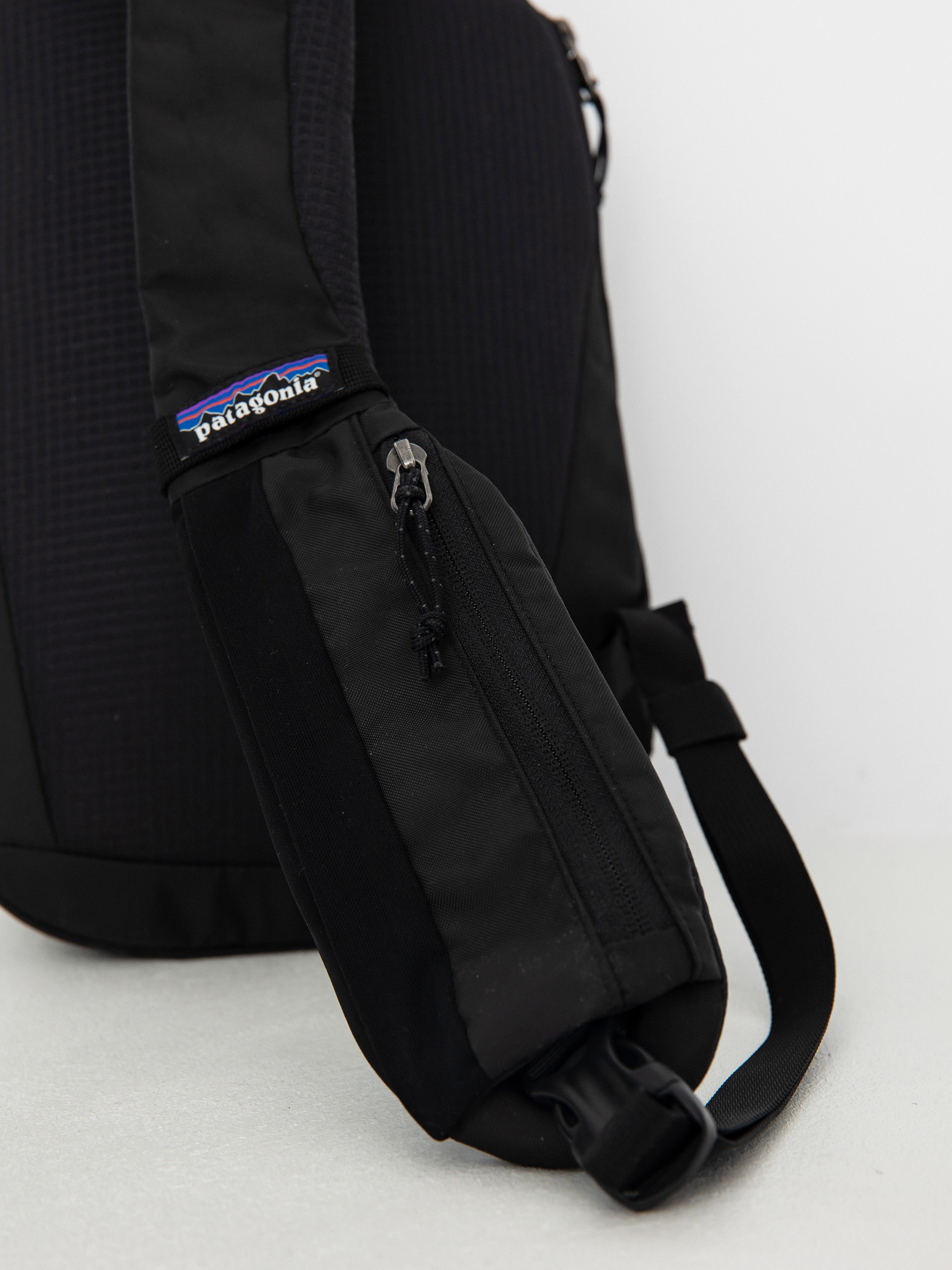 Batoh Patagonia Atom Sling 8L (black)