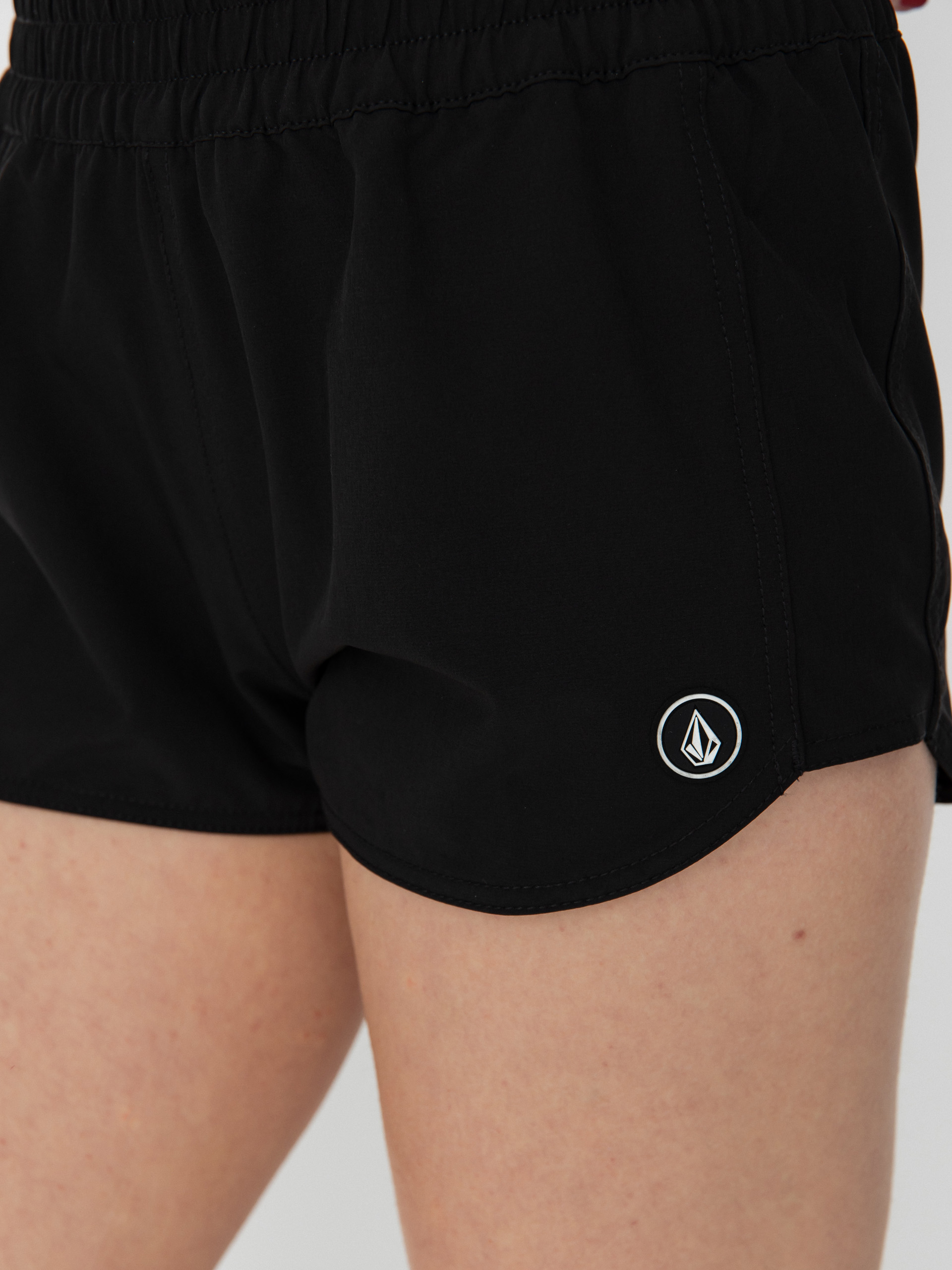 Plážové kraťasy Volcom Simply Solid 2 Wmn (black)