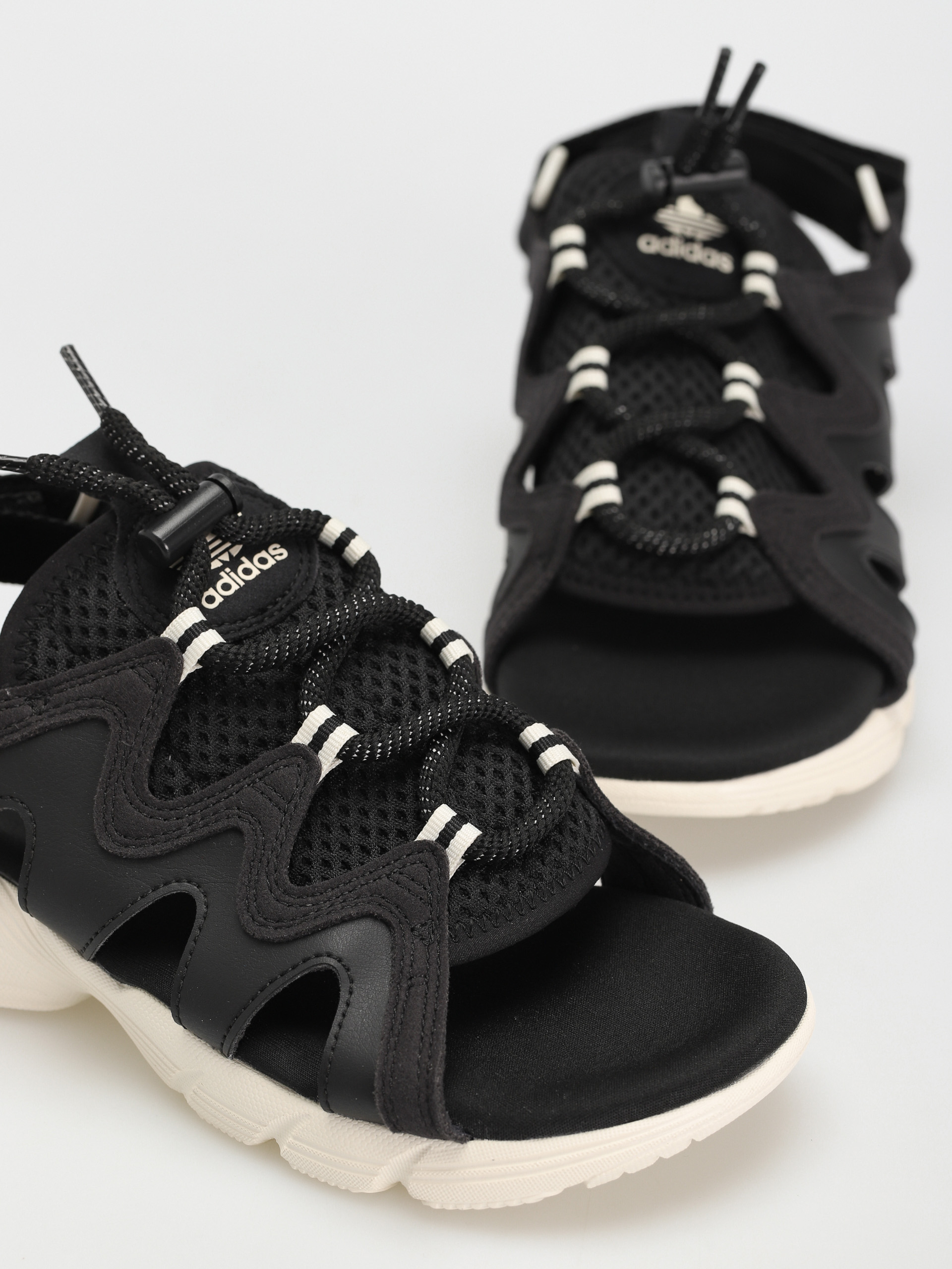 Sandaly adidas Originals Astir Sndl Wmn (cblack/owhite/owhite)