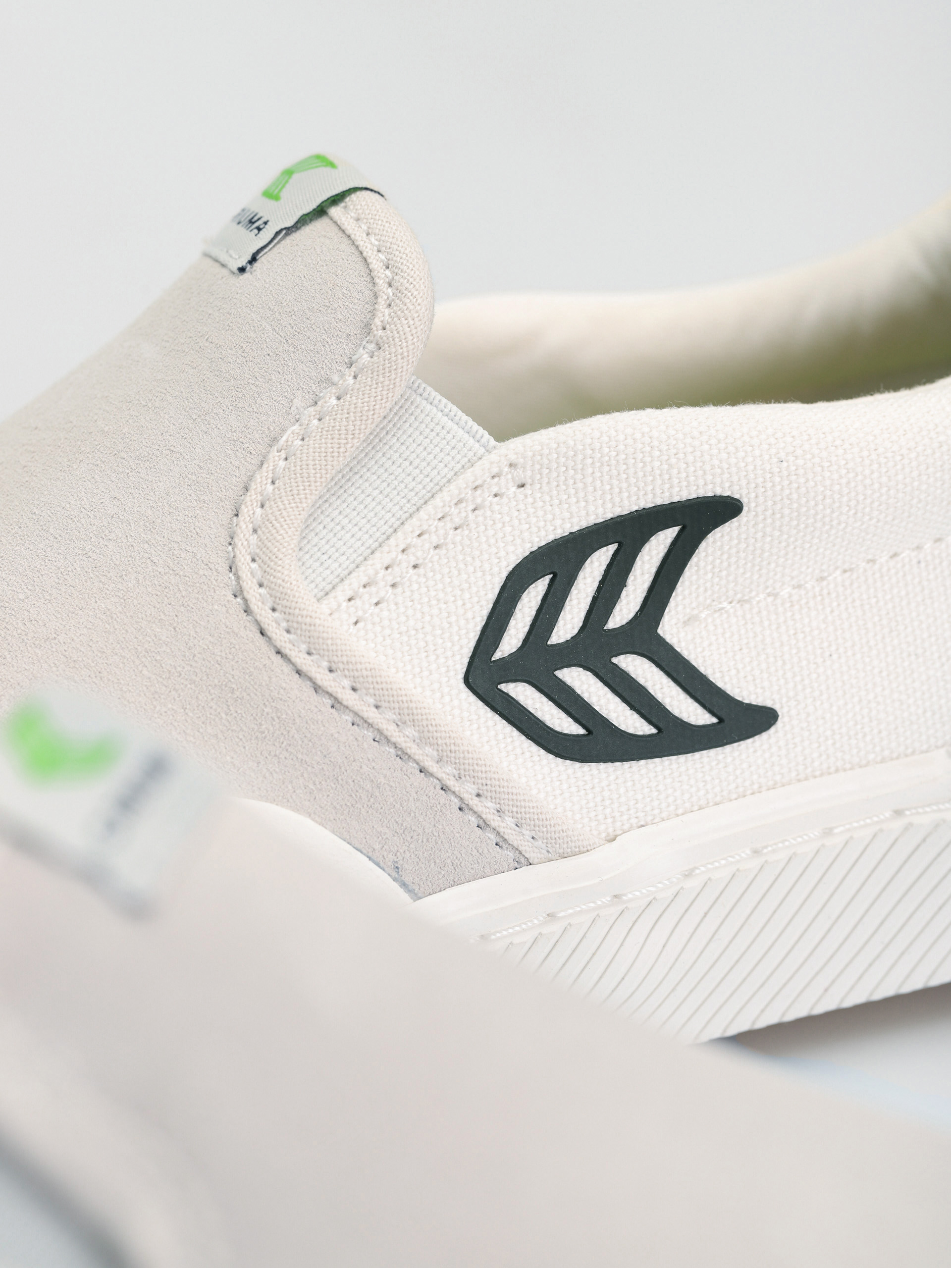 Boty Cariuma Catiba Pro Slip On (oﬀ white vintage/black)