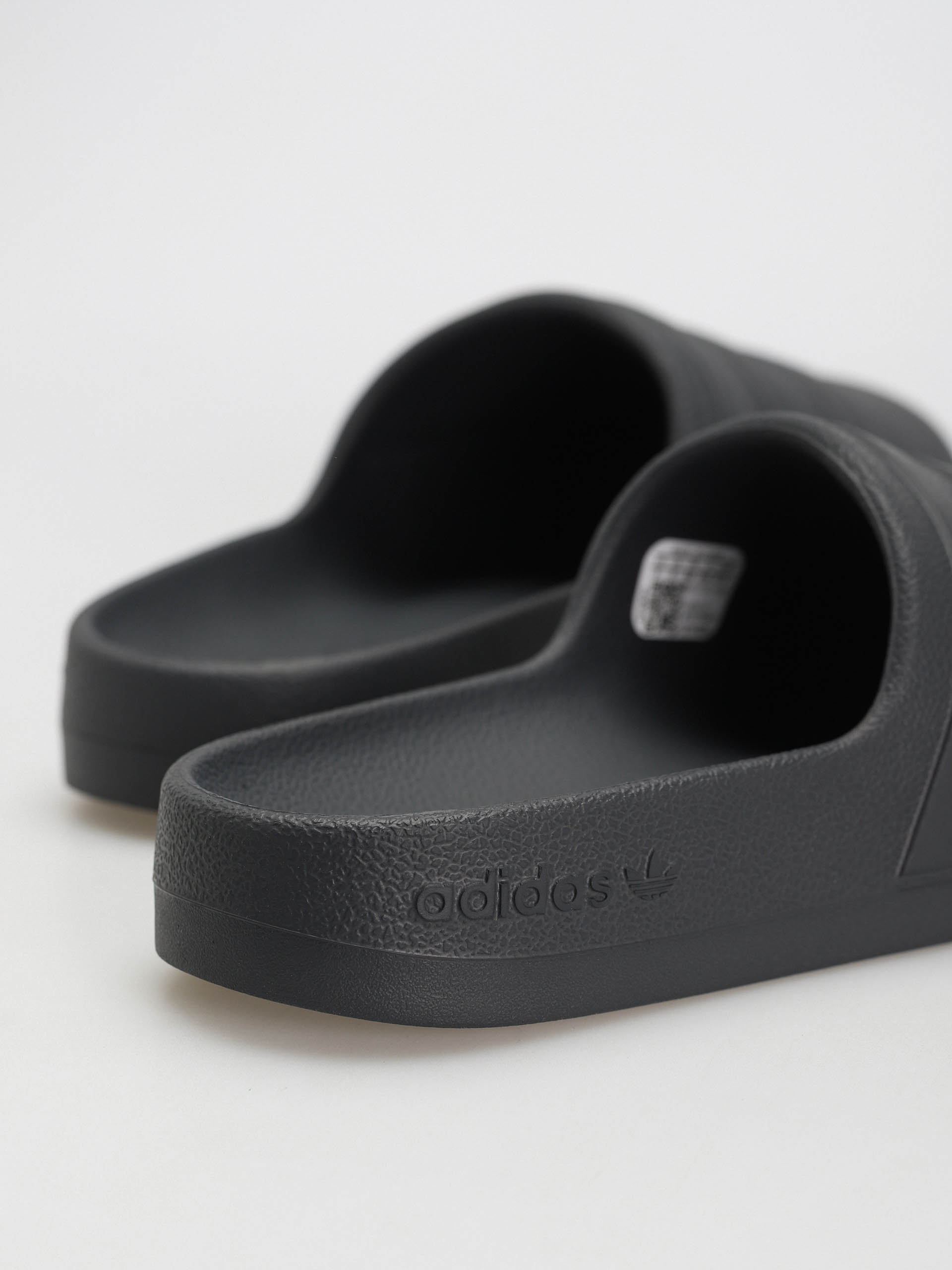 Plážovky adidas Originals Adifom Adilette (carbon/carbon/cblack)