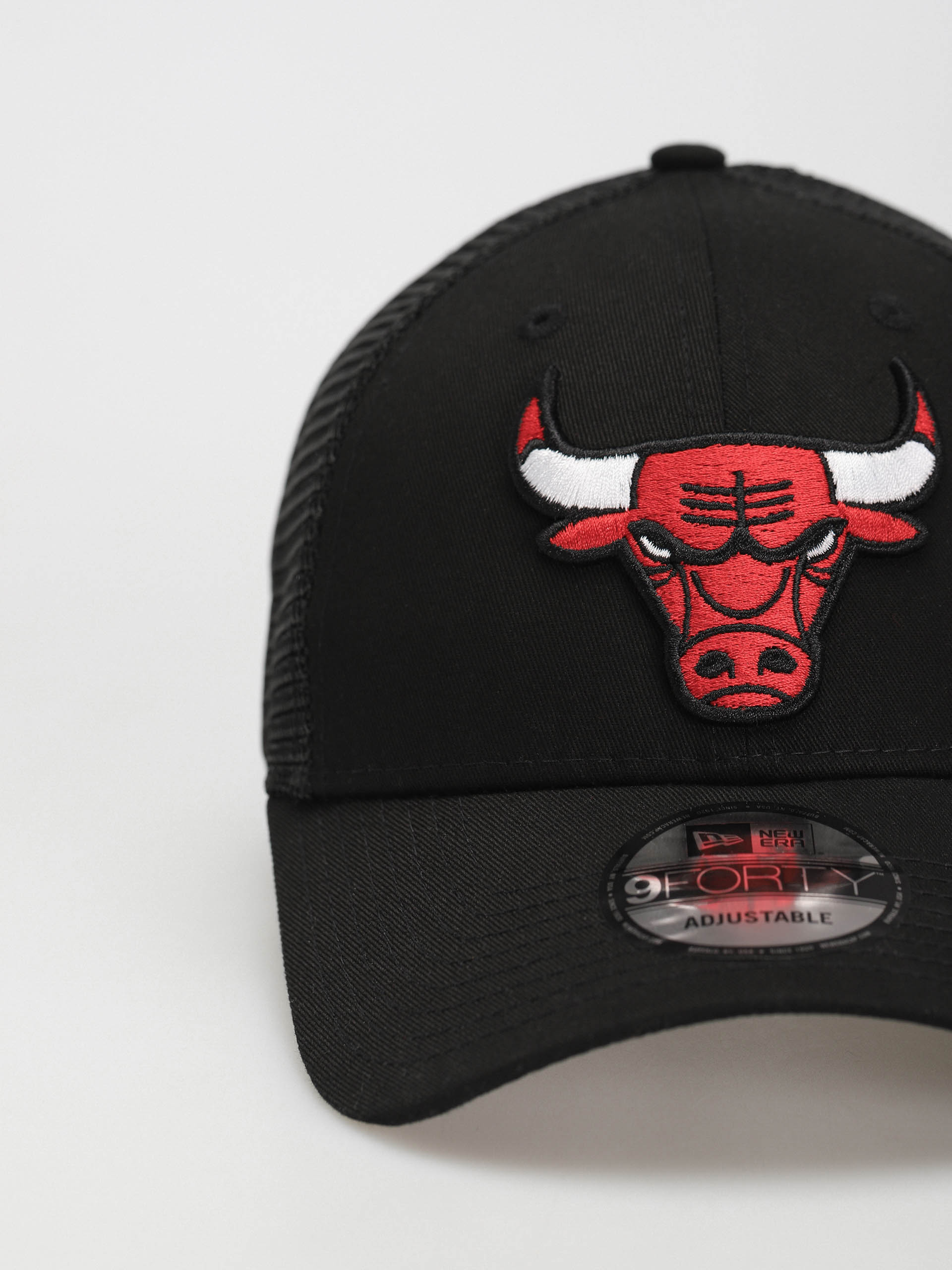 Kšiltovka  New Era Home Field 9Forty Trucker Chicago Bulls (black)
