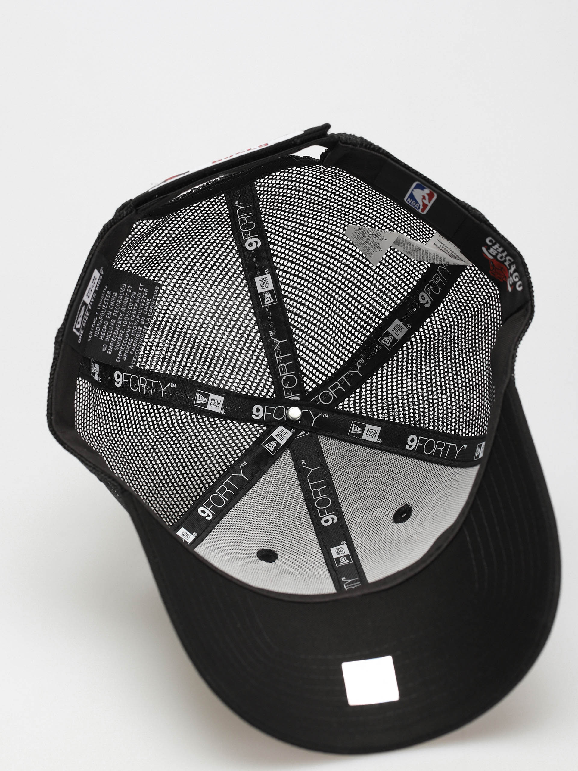 Kšiltovka  New Era Home Field 9Forty Trucker Chicago Bulls (black)