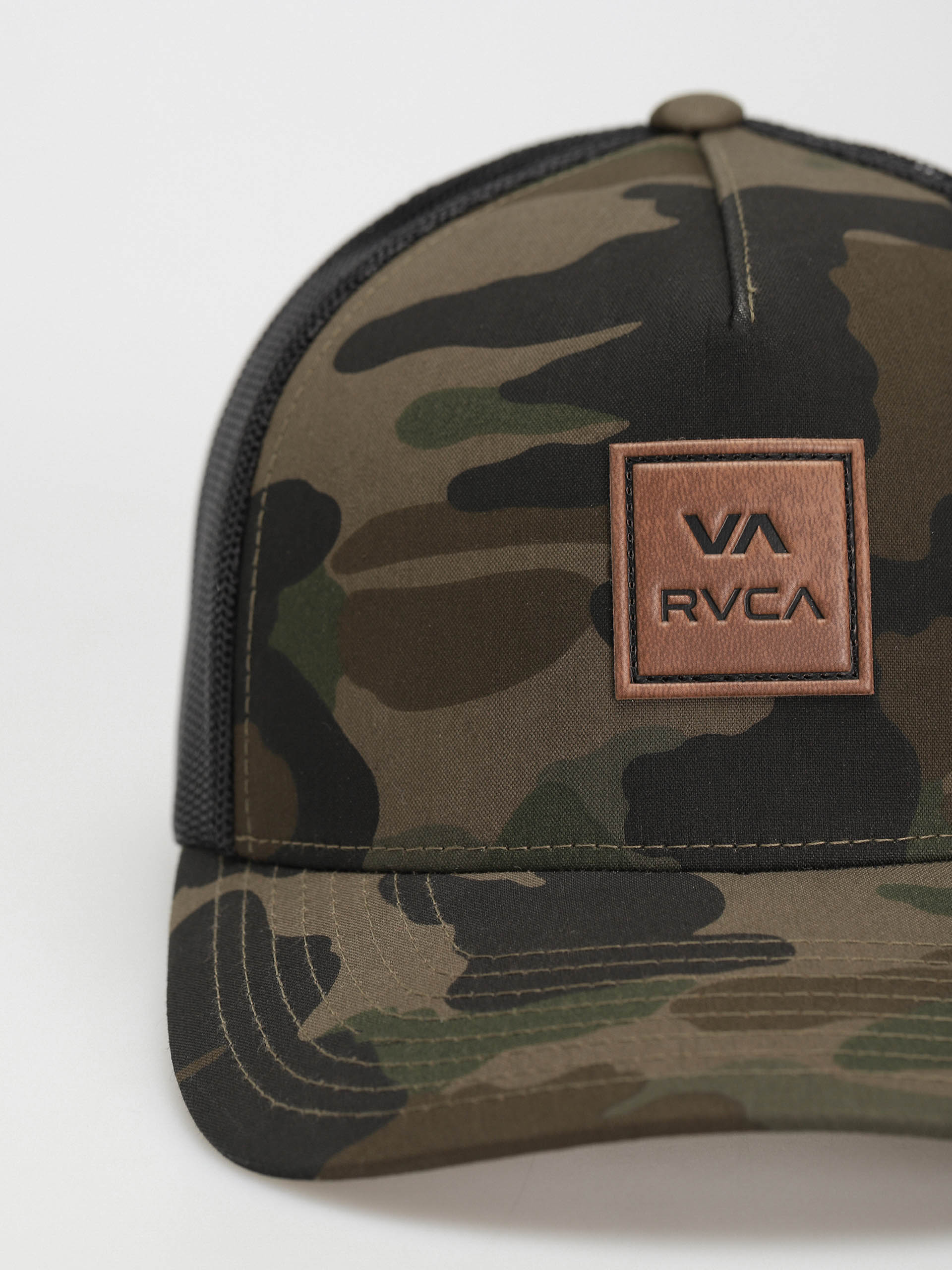 Kšiltovka  RVCA Va Atw Curved Brim Trucker (camo)