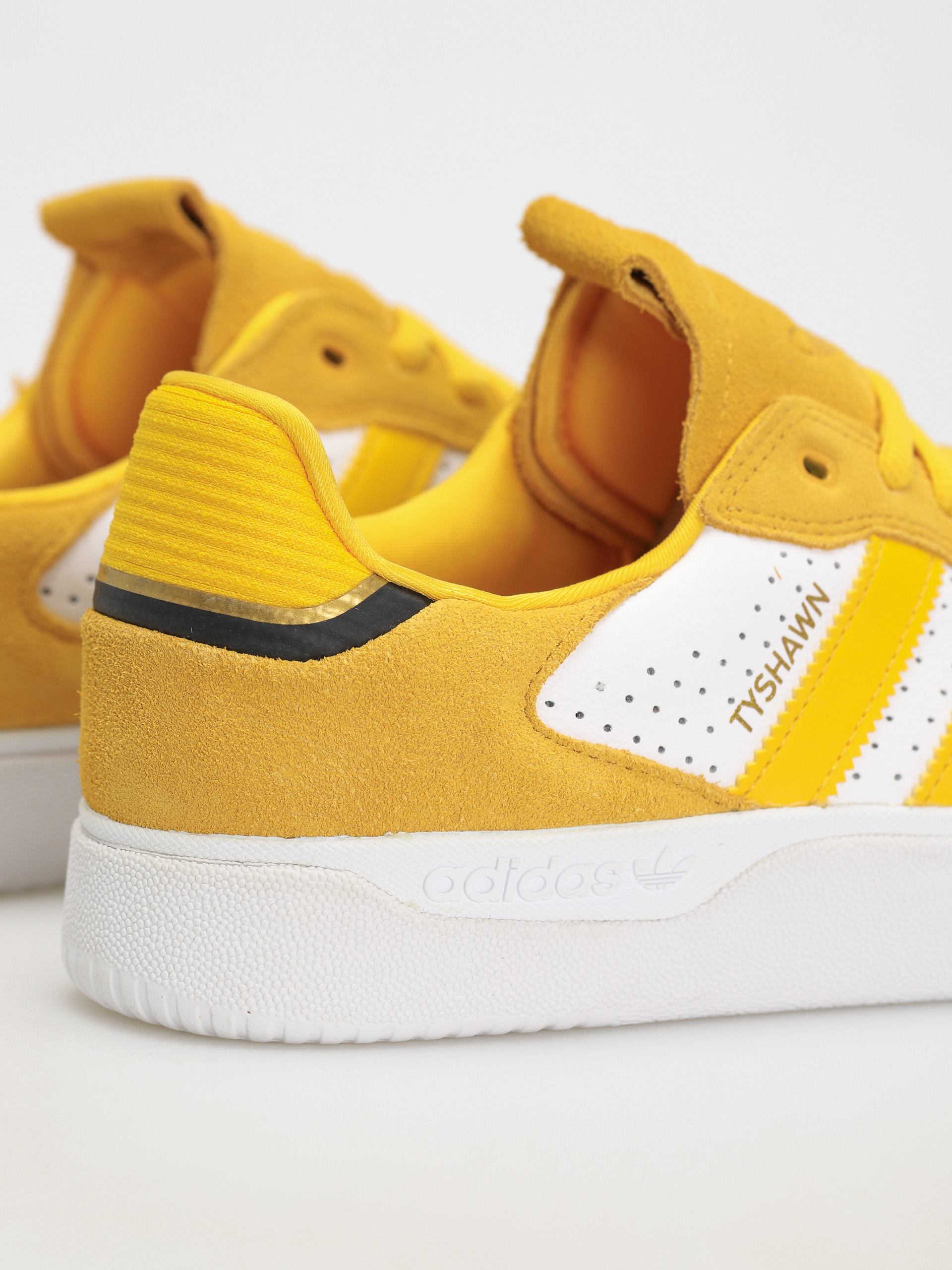 Boty adidas Tyshawn Low (bogold/ftwwht/cblack)