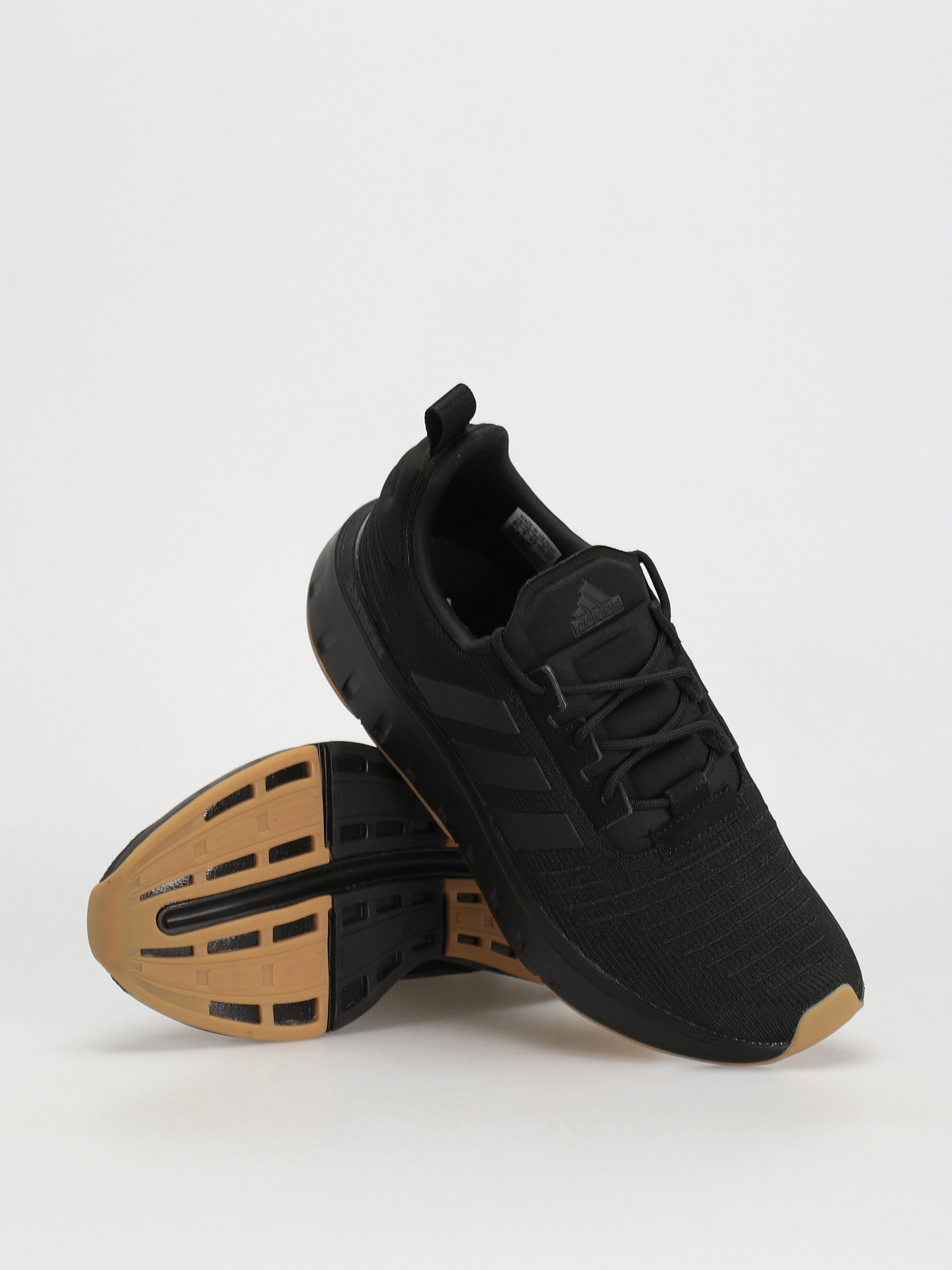 Boty adidas Swift Run 23 (cblack/cblack/gum3)