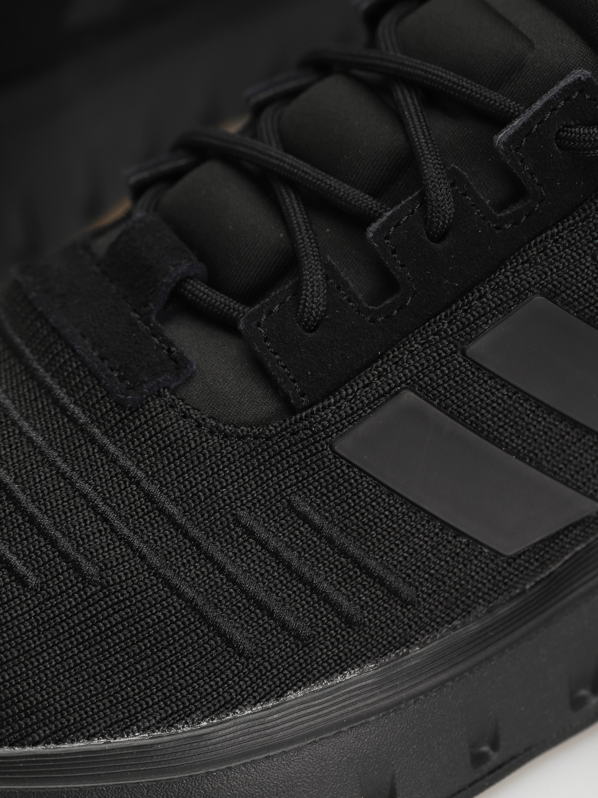 Boty adidas Swift Run 23 (cblack/cblack/gum3)