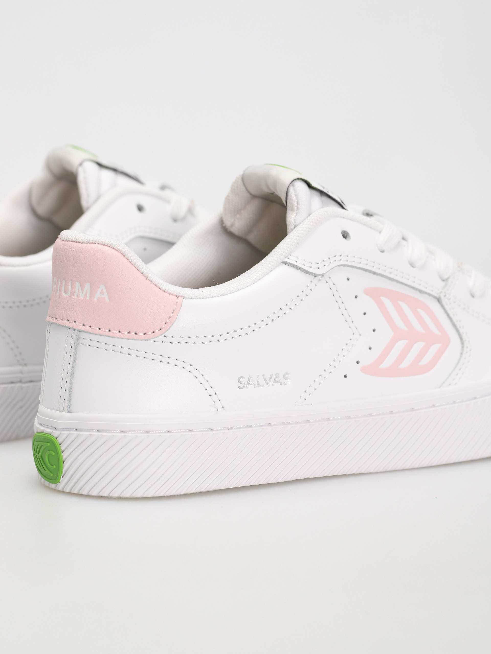 Boty Cariuma Salvas (white rose)