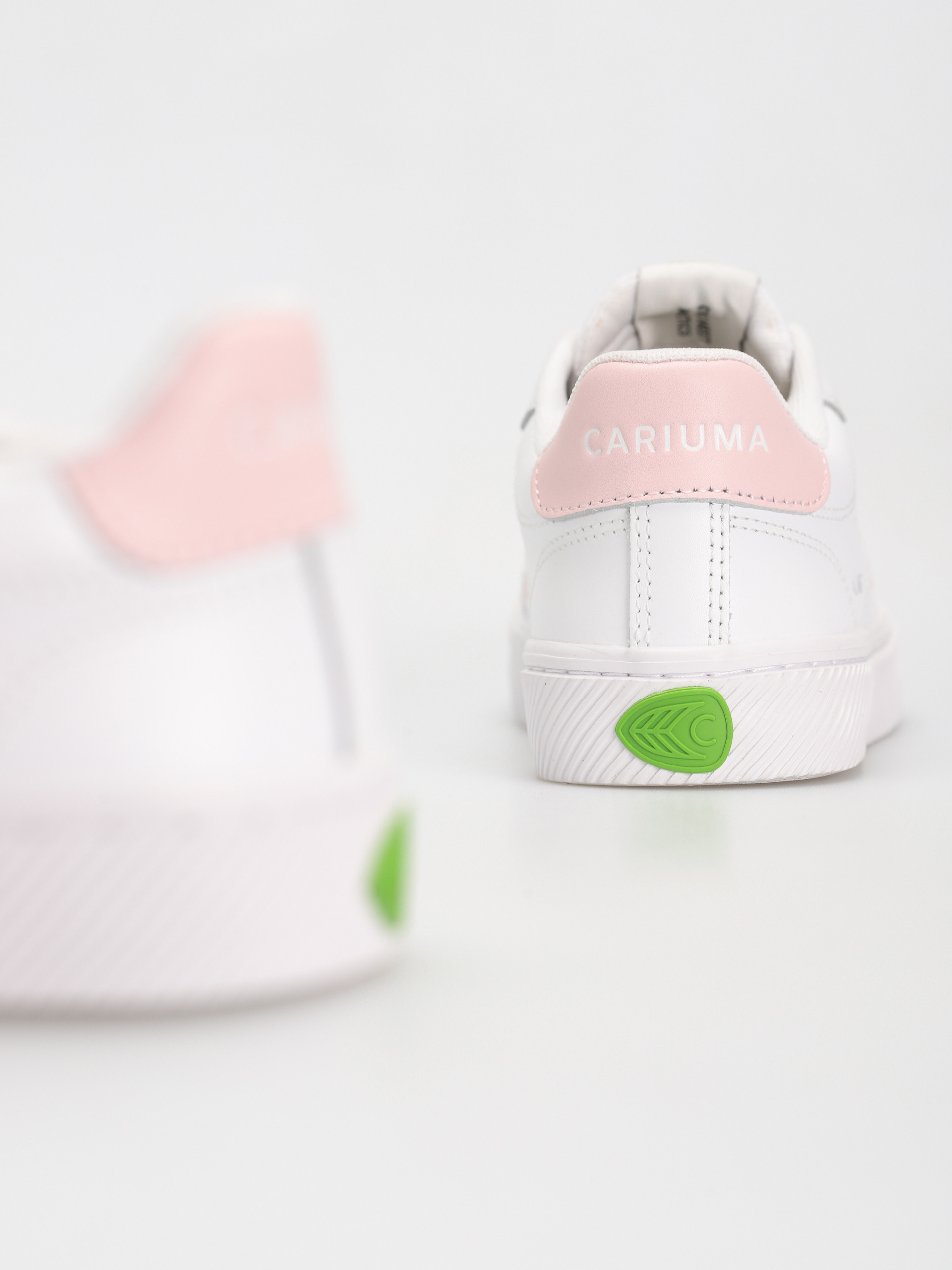 Boty Cariuma Salvas (white rose)