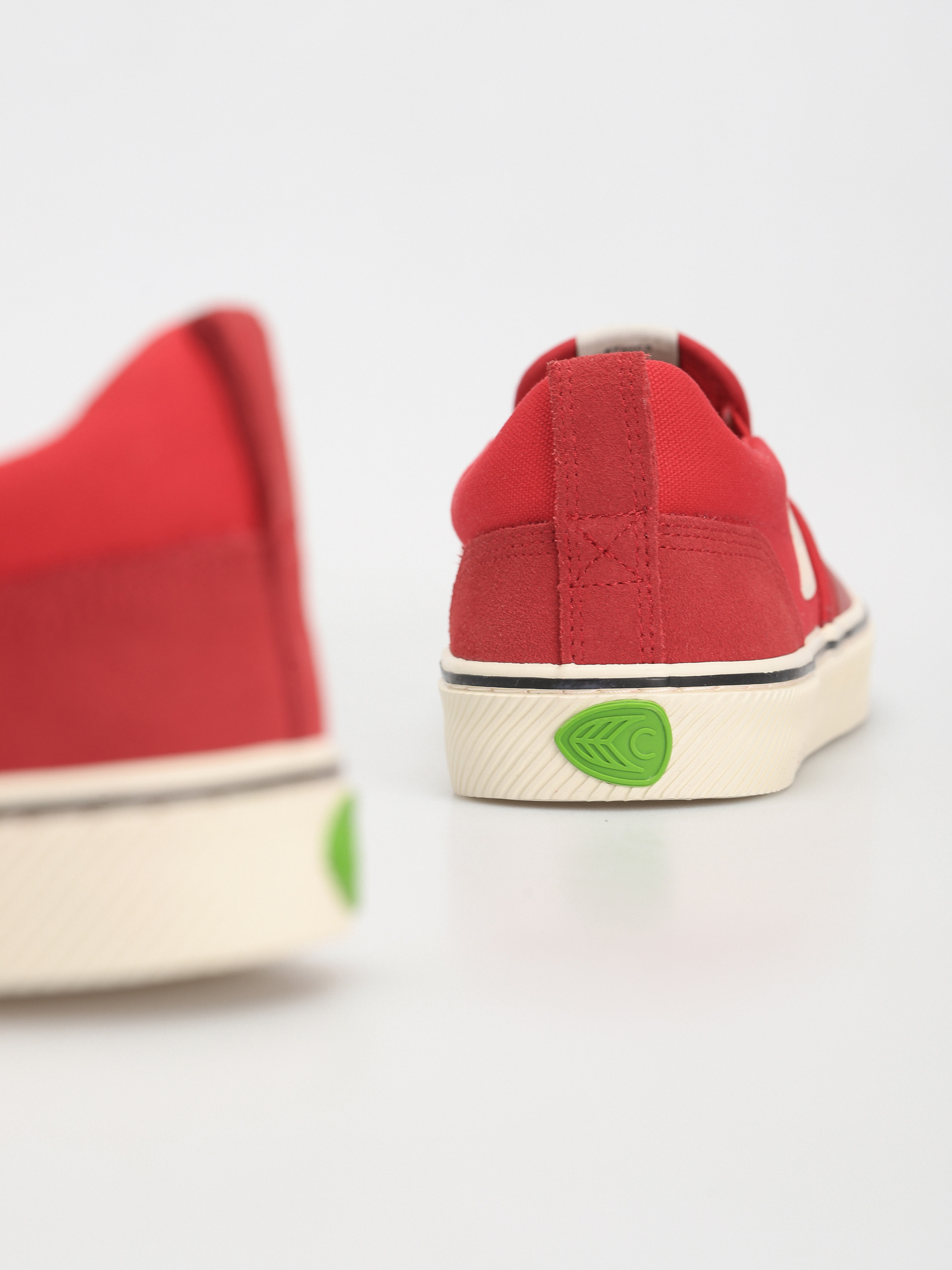 Boty Cariuma Slip On (samba red)