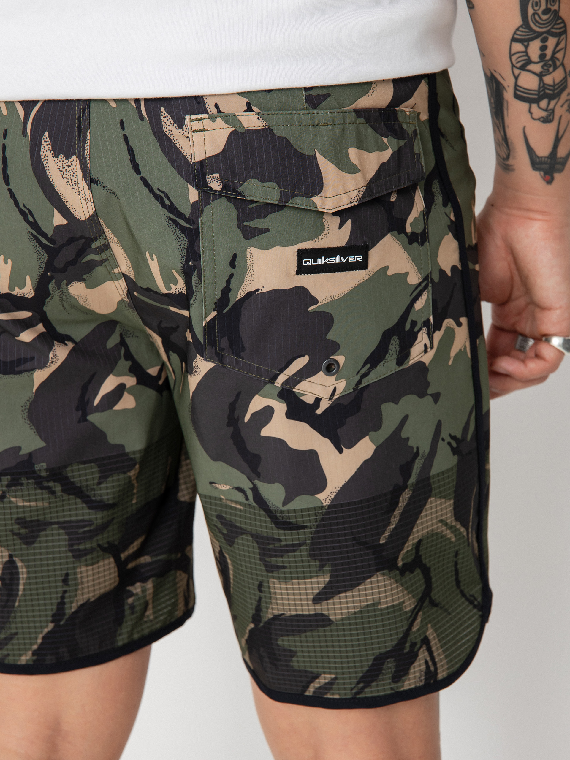 Plážové kraťasy Quiksilver Highlite Scallop (camo)