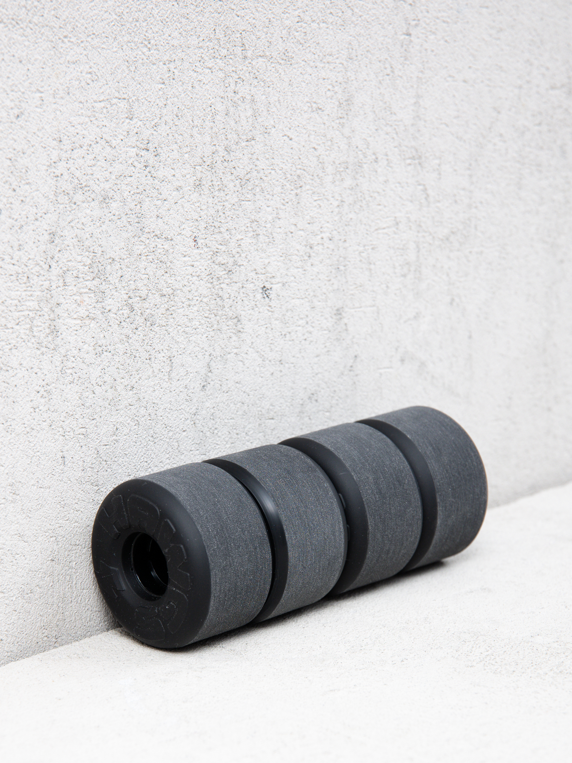 Kolečka Landyachtz Lil Ez Hawgs 78A (black)