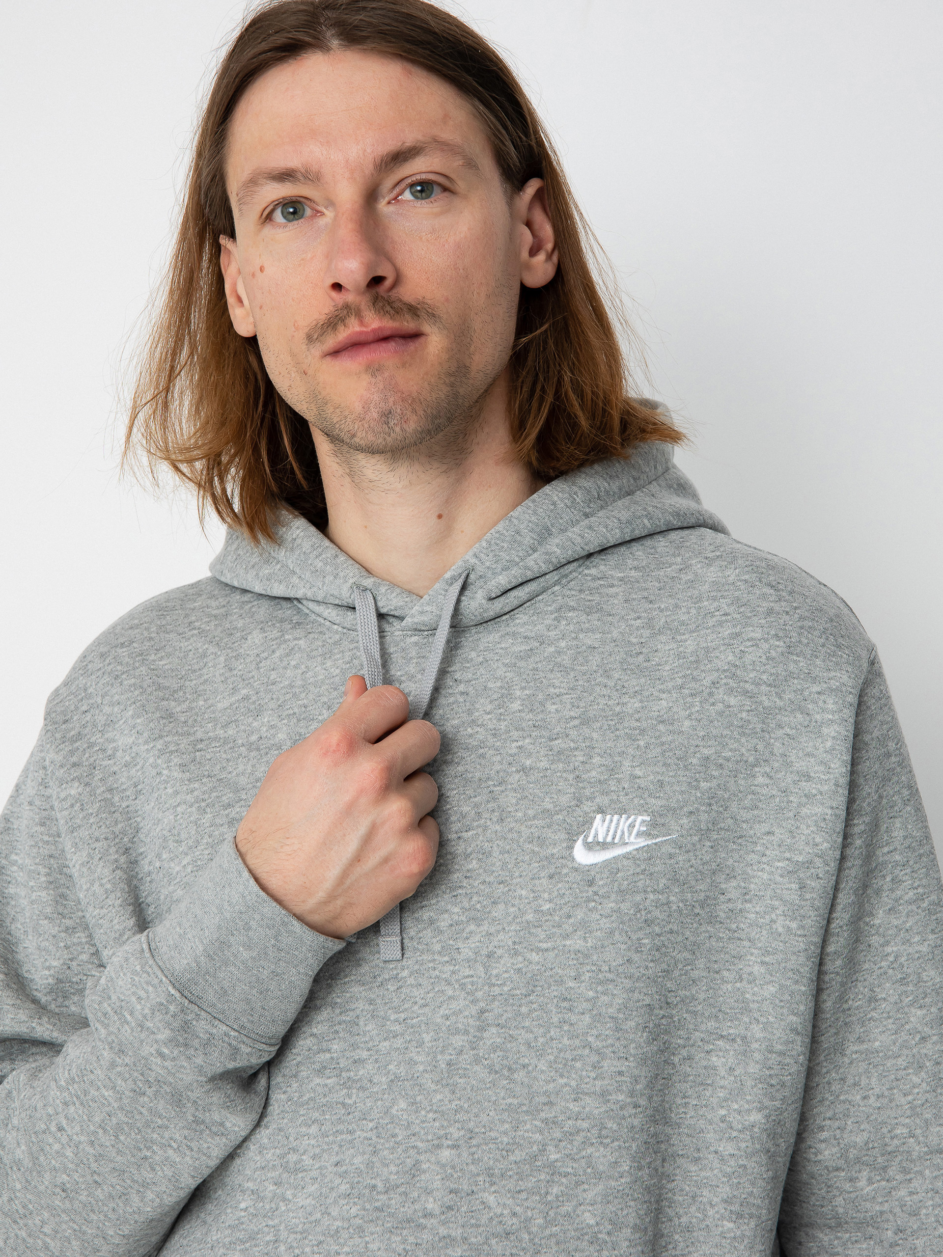 Mikina s kapucí Nike Club Hoodie Po Bb HD (dk grey heather/matte silver/white)