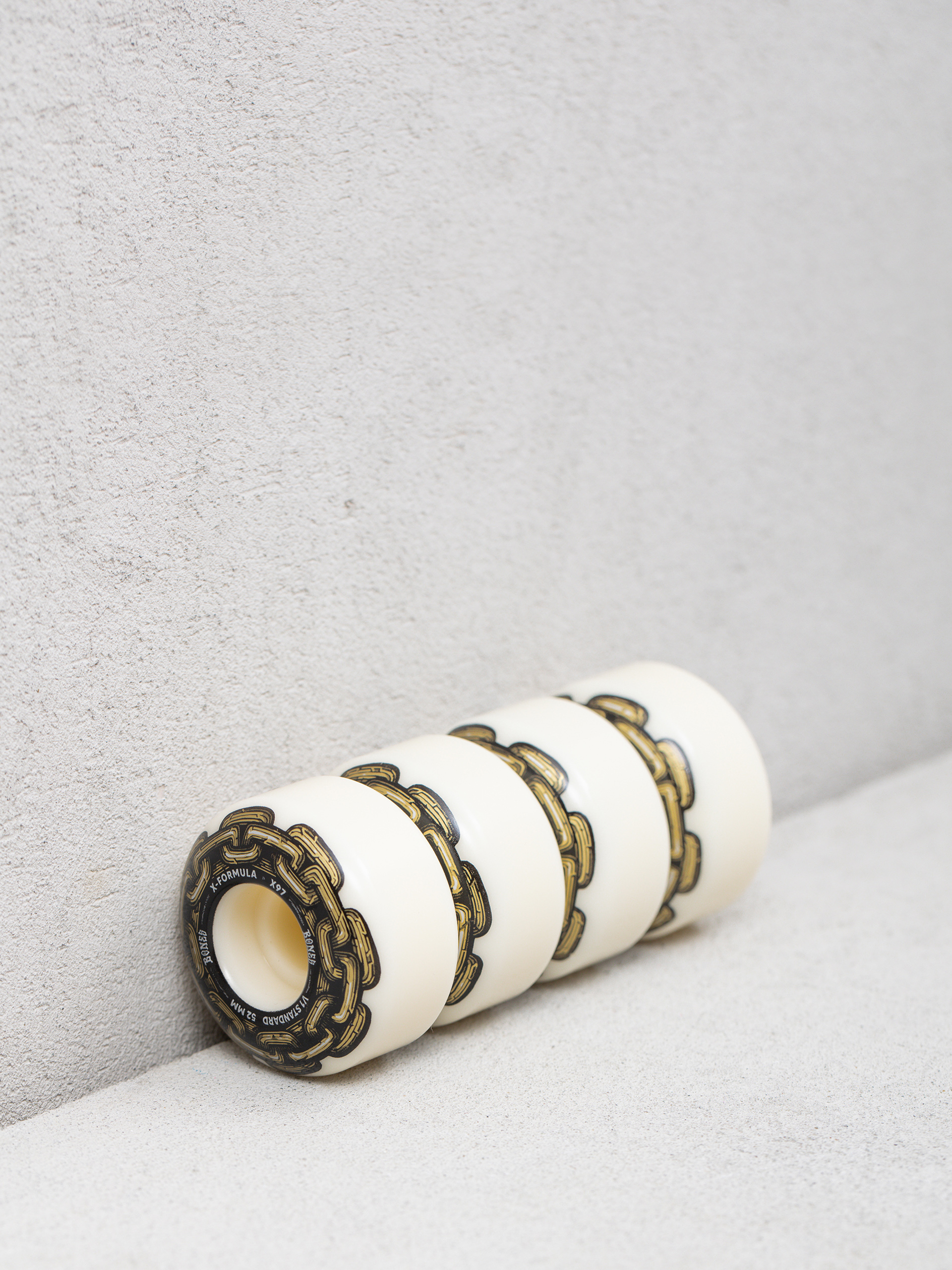 Kolečka Bones X Formula V1 Standard 97A (white/black)