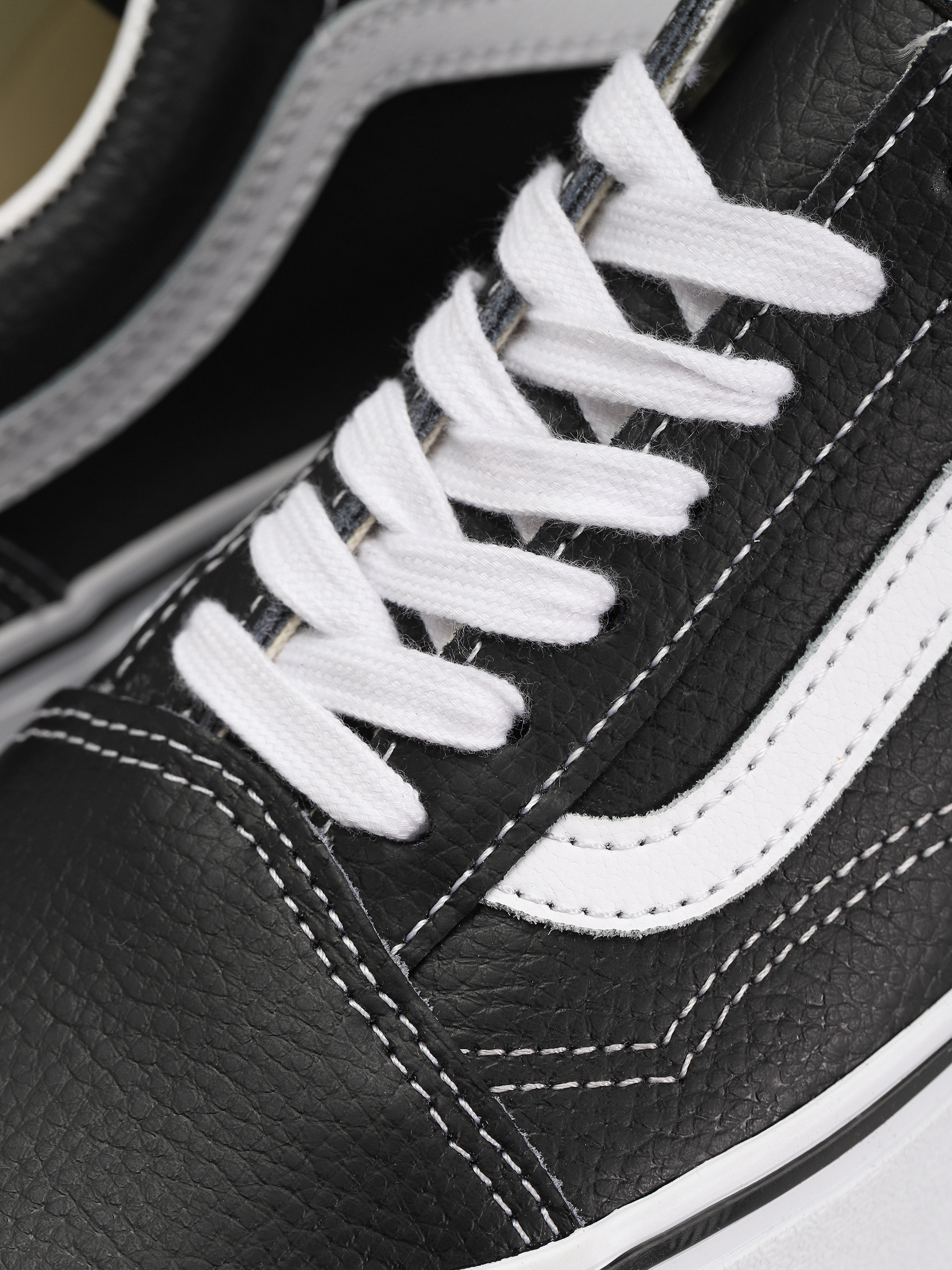 Boty Vans Old Skool Stackform (leather black/true white)