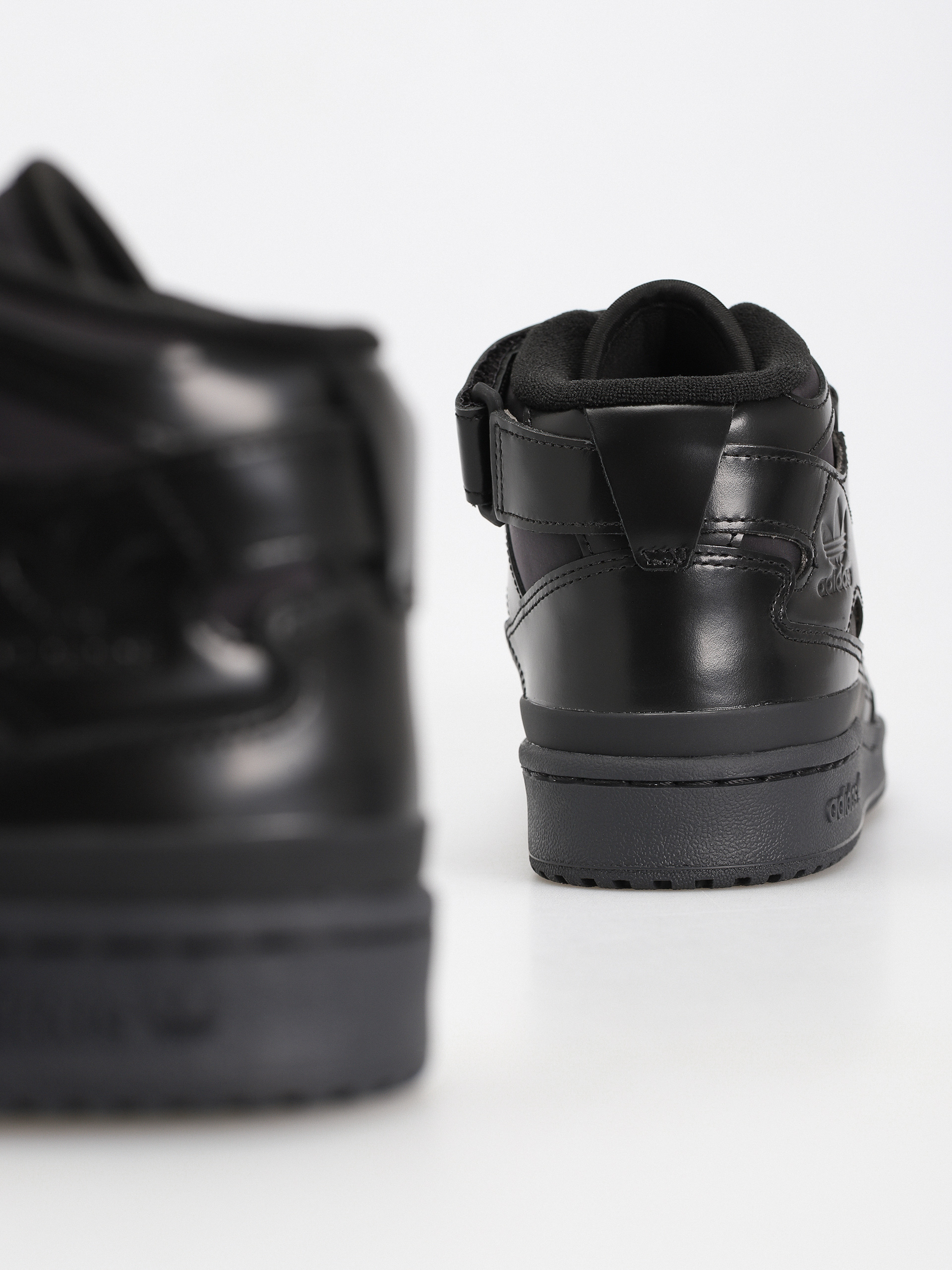 Boty adidas Forum 84 Mid Adv X Heitor (cblack/silvmt/cblack)