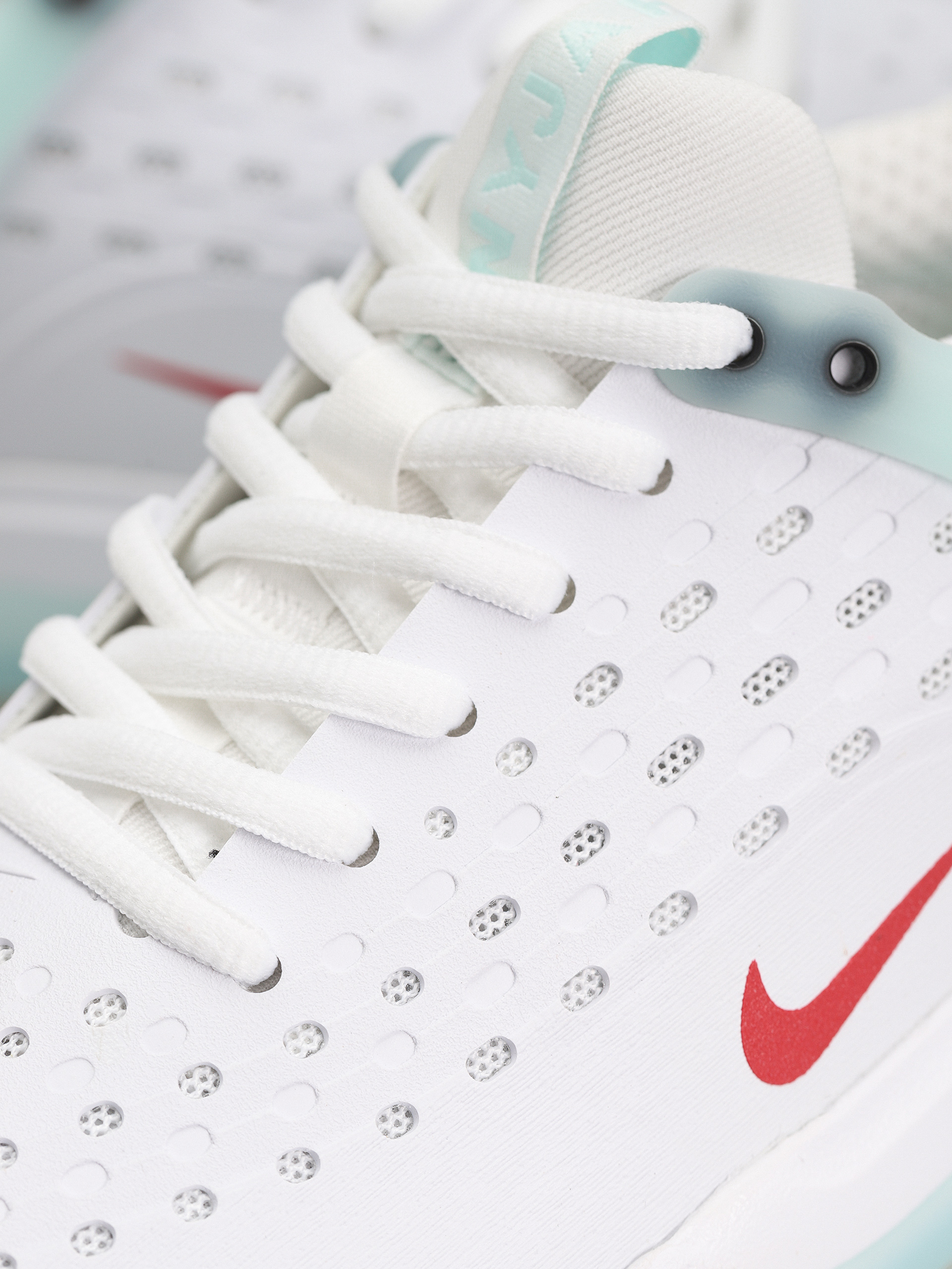 Boty Nike SB Zoom Nyjah 3 (skylight/university red skylight white)